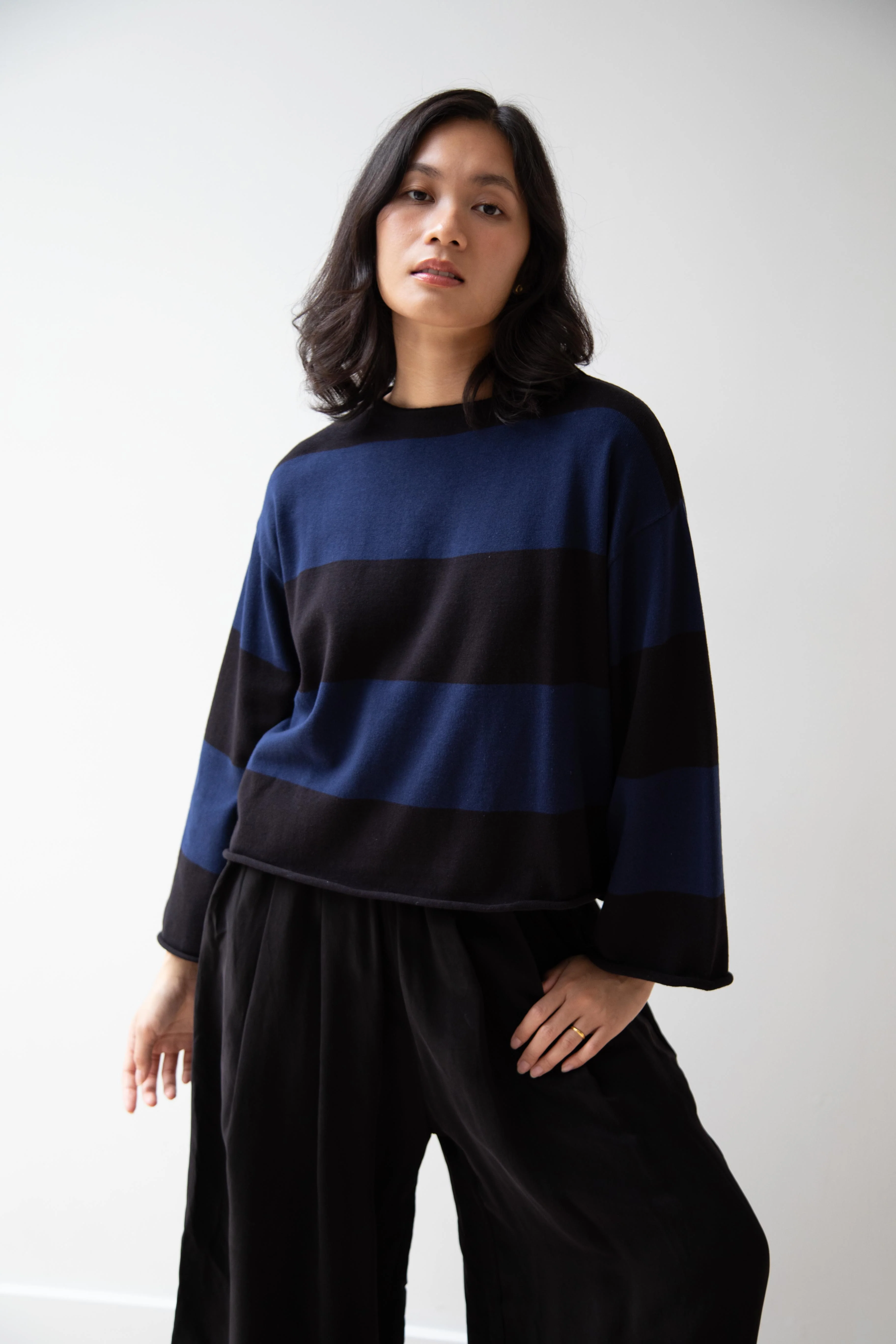 Laboratory | Wide Border Knit Pull in Black & Navy