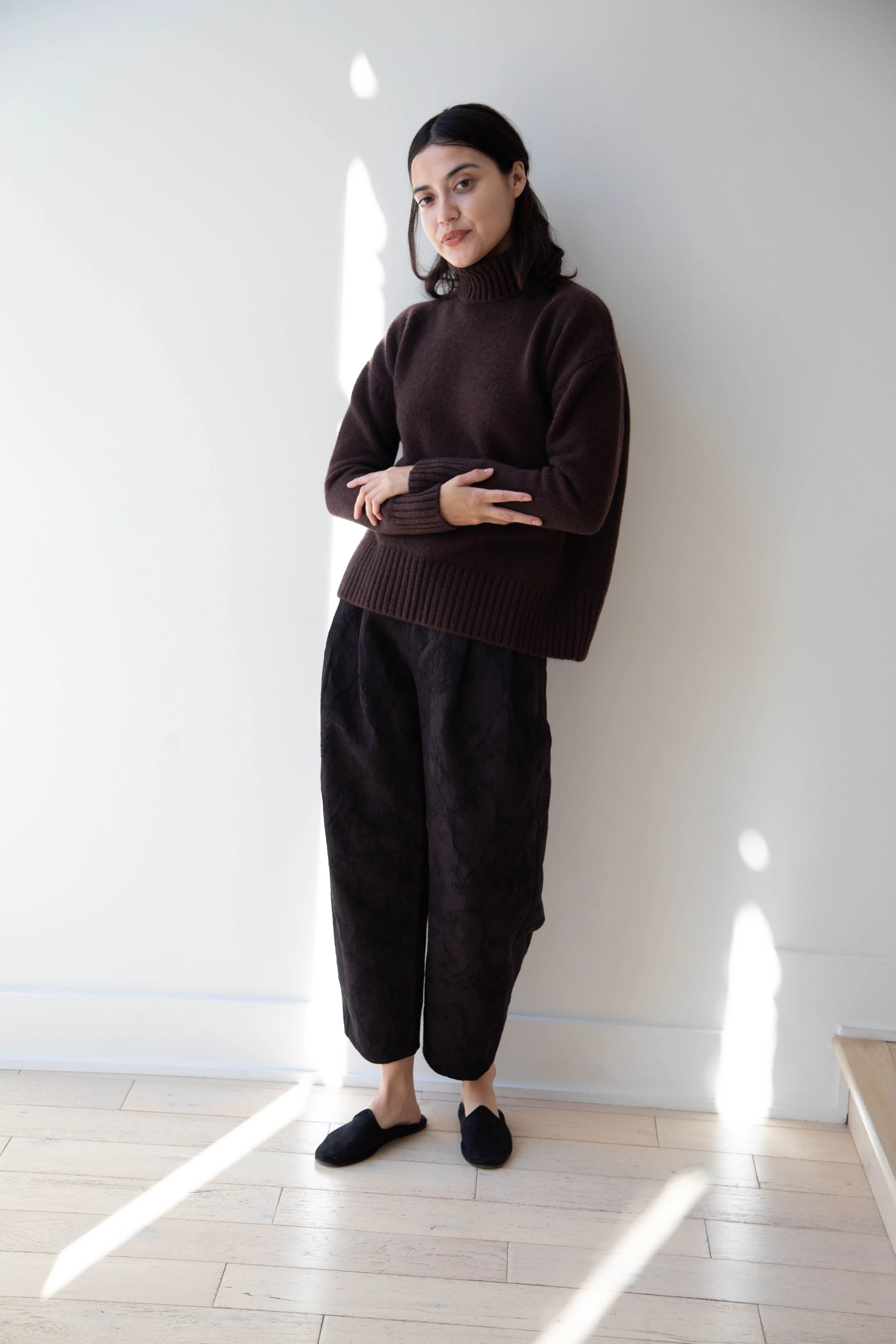 Makié | Cashmere Turtleneck Sweater in Chocolate - Image 11