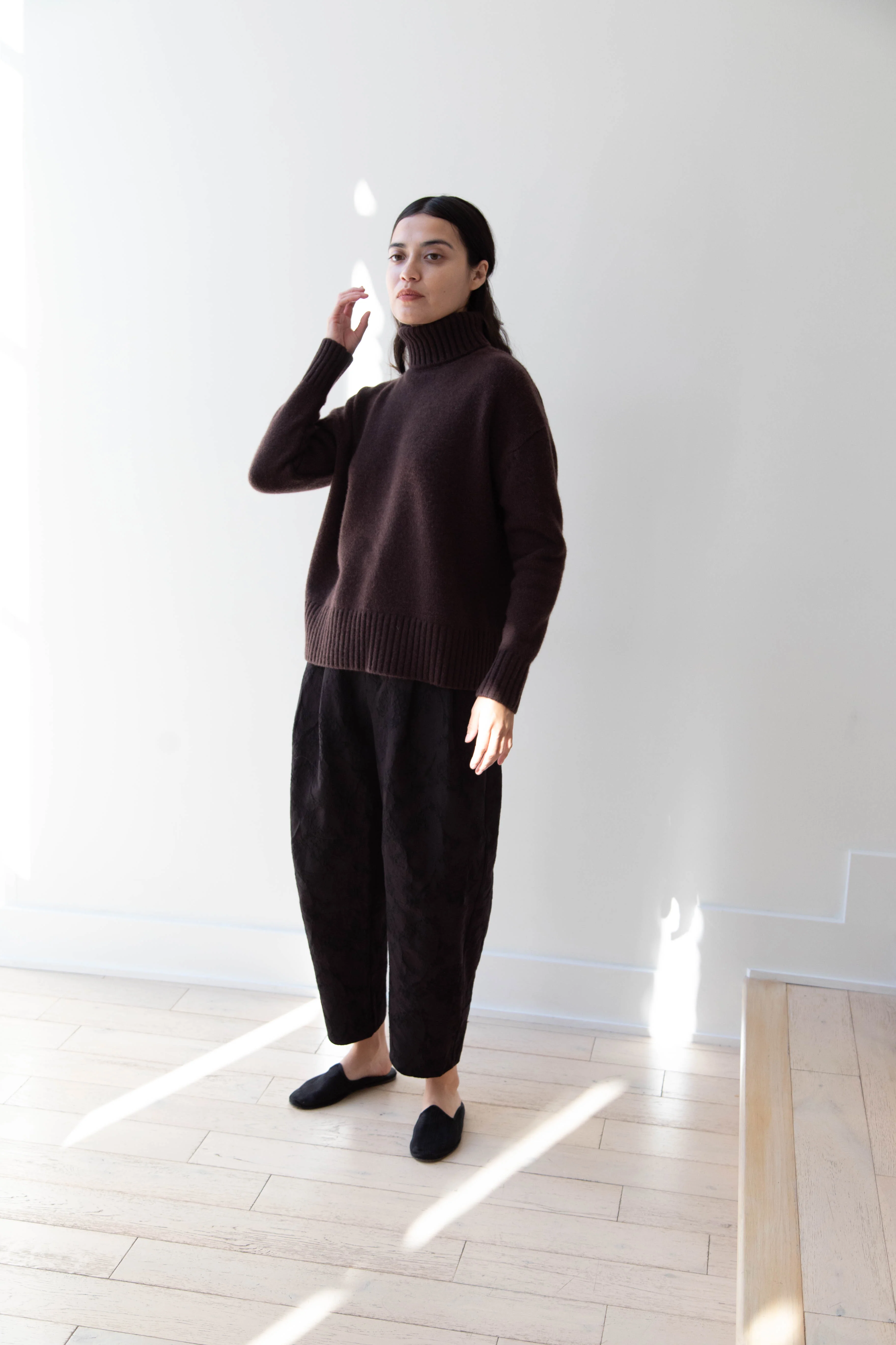 Makié | Cashmere Turtleneck Sweater in Chocolate - Image 14