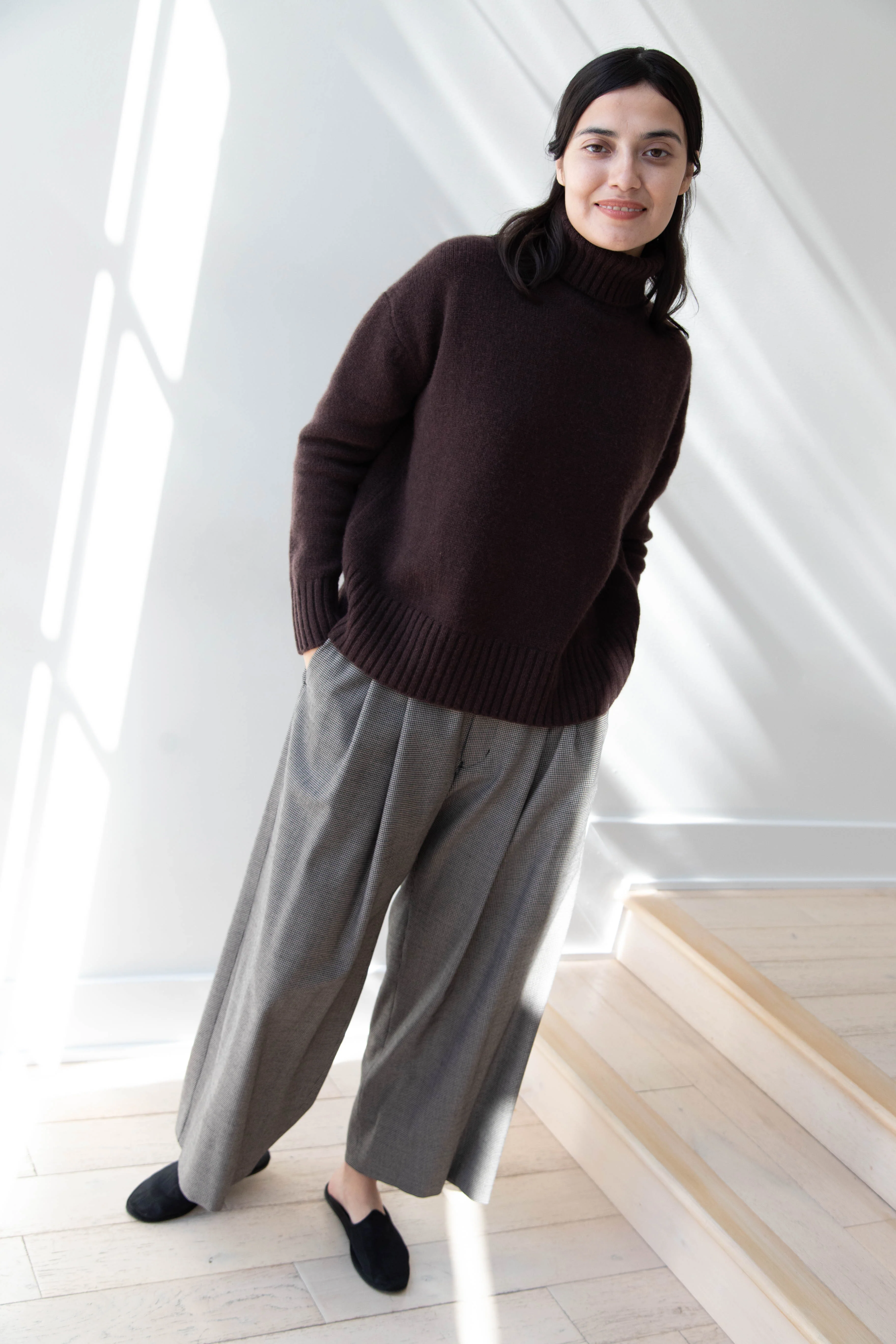Makié | Cashmere Turtleneck Sweater in Chocolate - Image 25