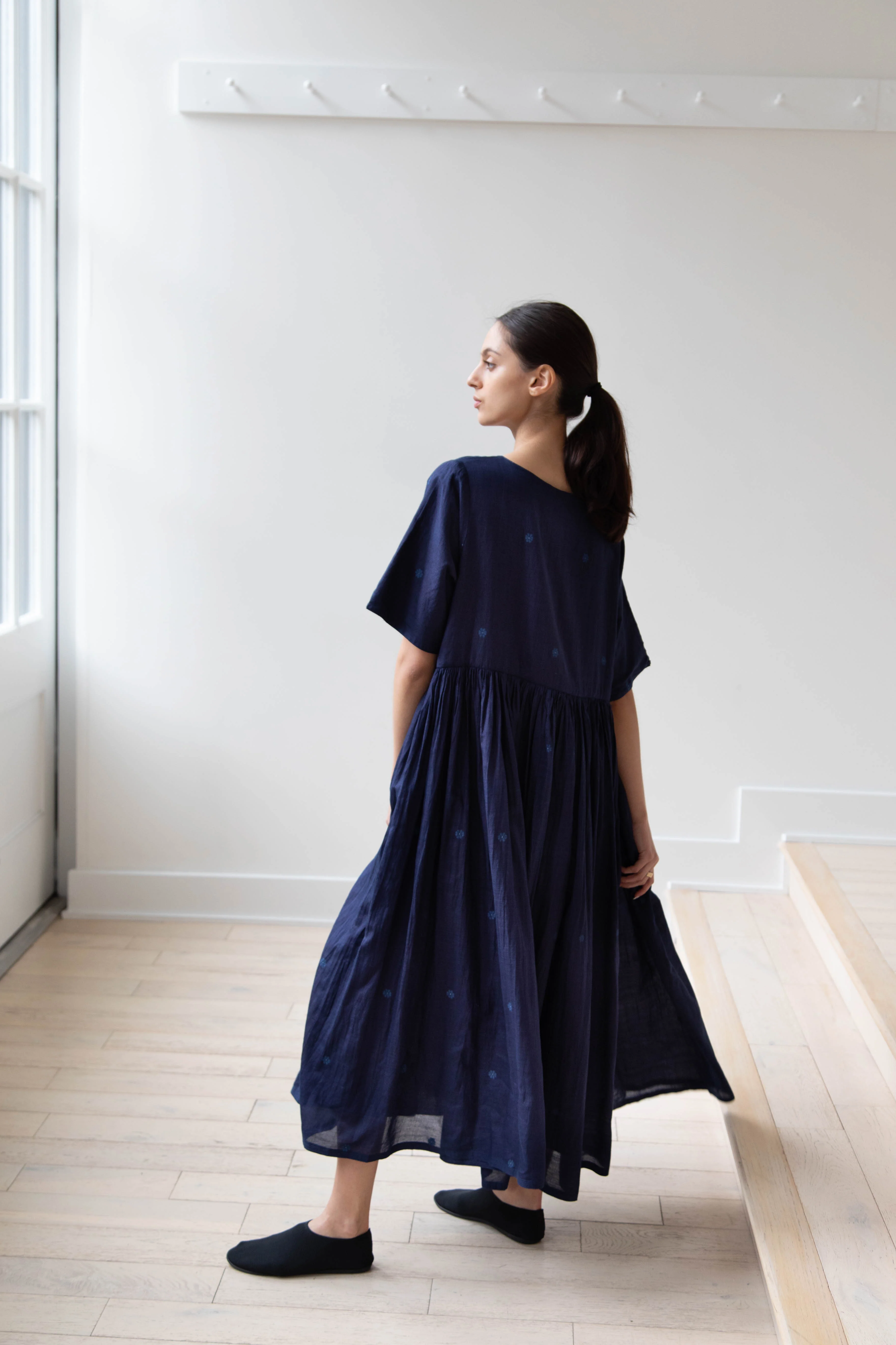 Maku | Eastern Paper Dress in Indigo Jamdani - Image 13