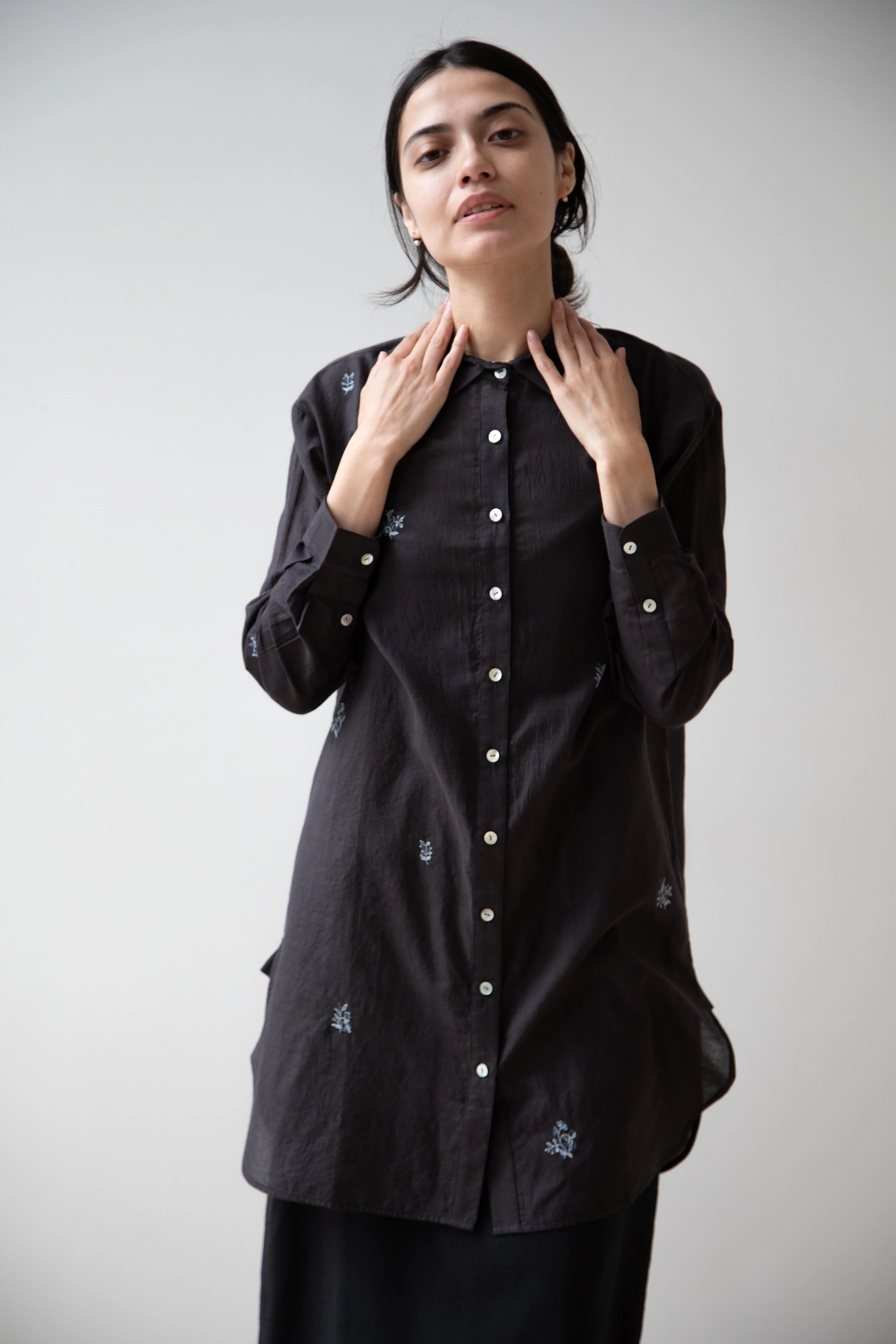 Maku | Theo Button Up Shirt in Smokey Charcoal - Image 3