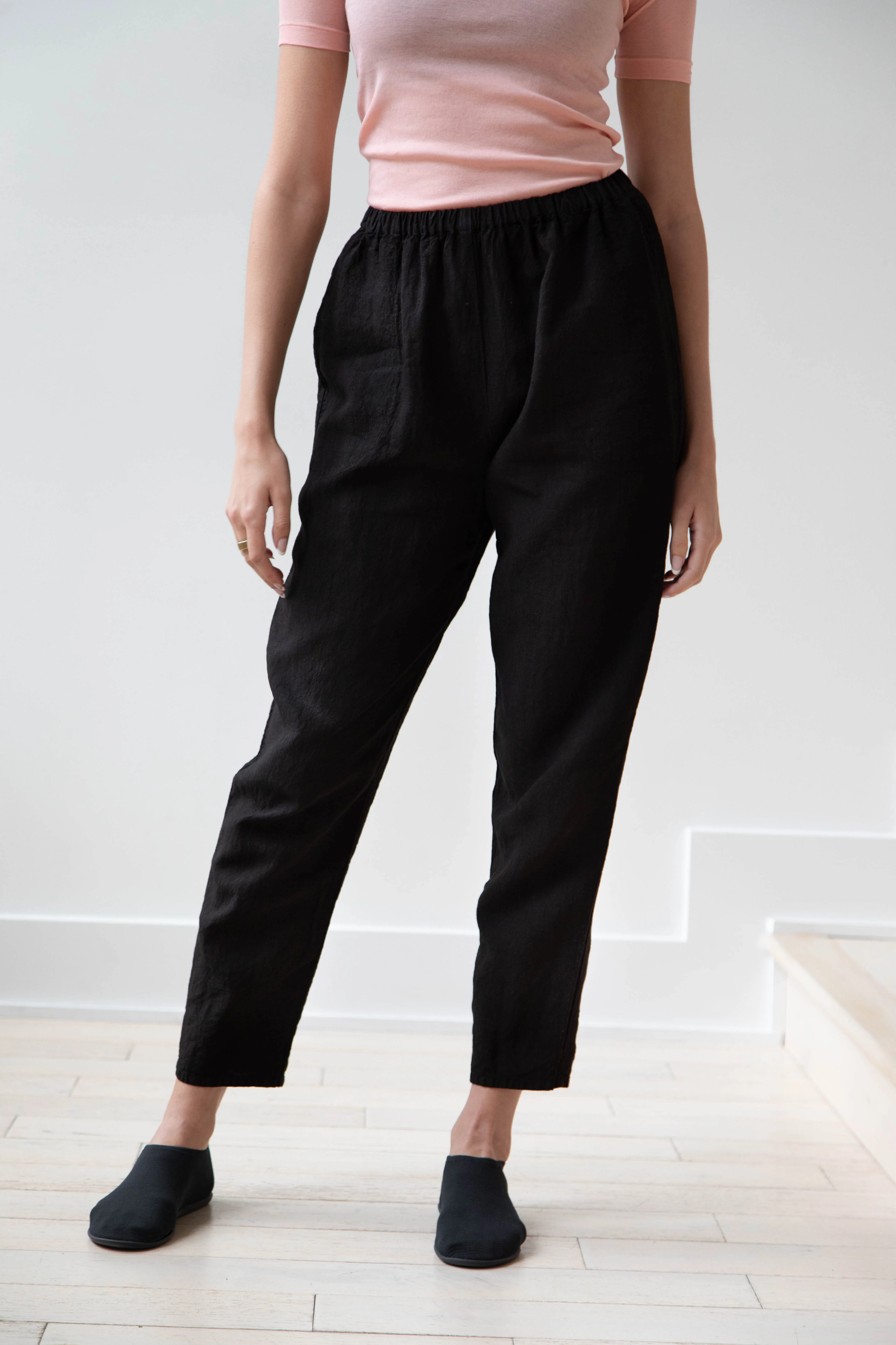Manuelle Guibal | Simple Pant in Black Linen - Image 8