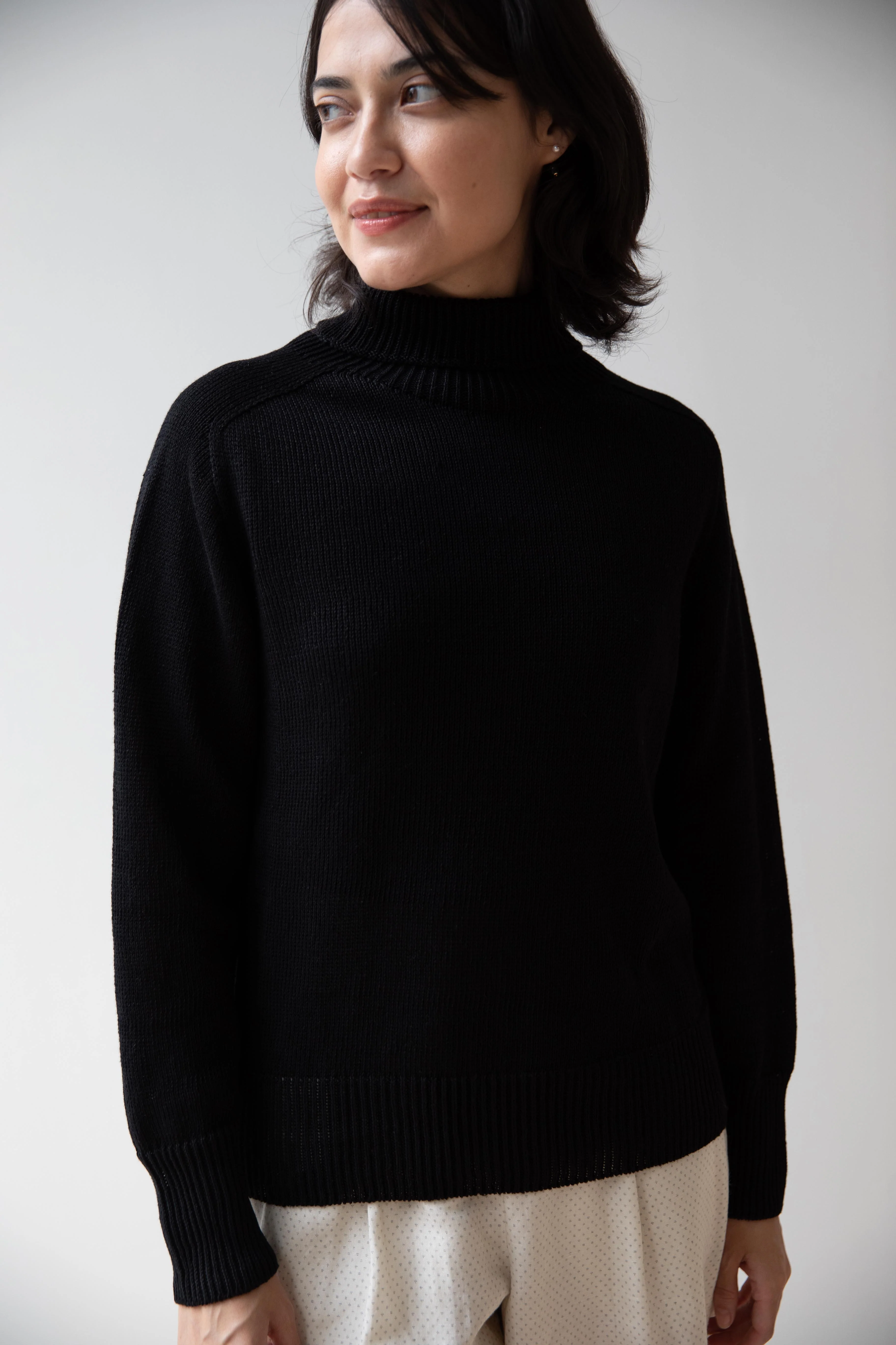 Margaret Howell | Seamless Linen Sweater in Black - Image 16