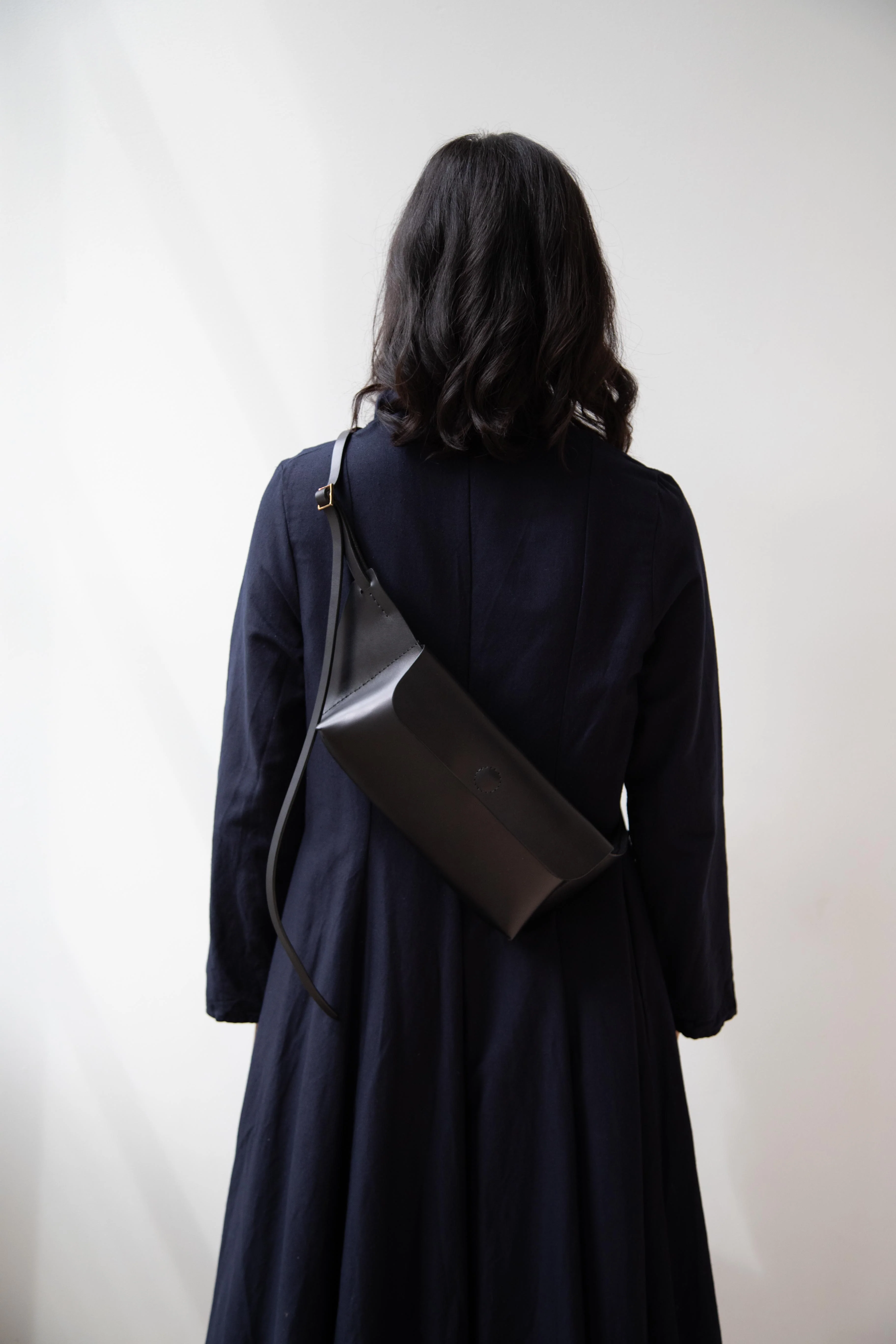 Melete | Large Paper Plane Sac in Black - Image 17