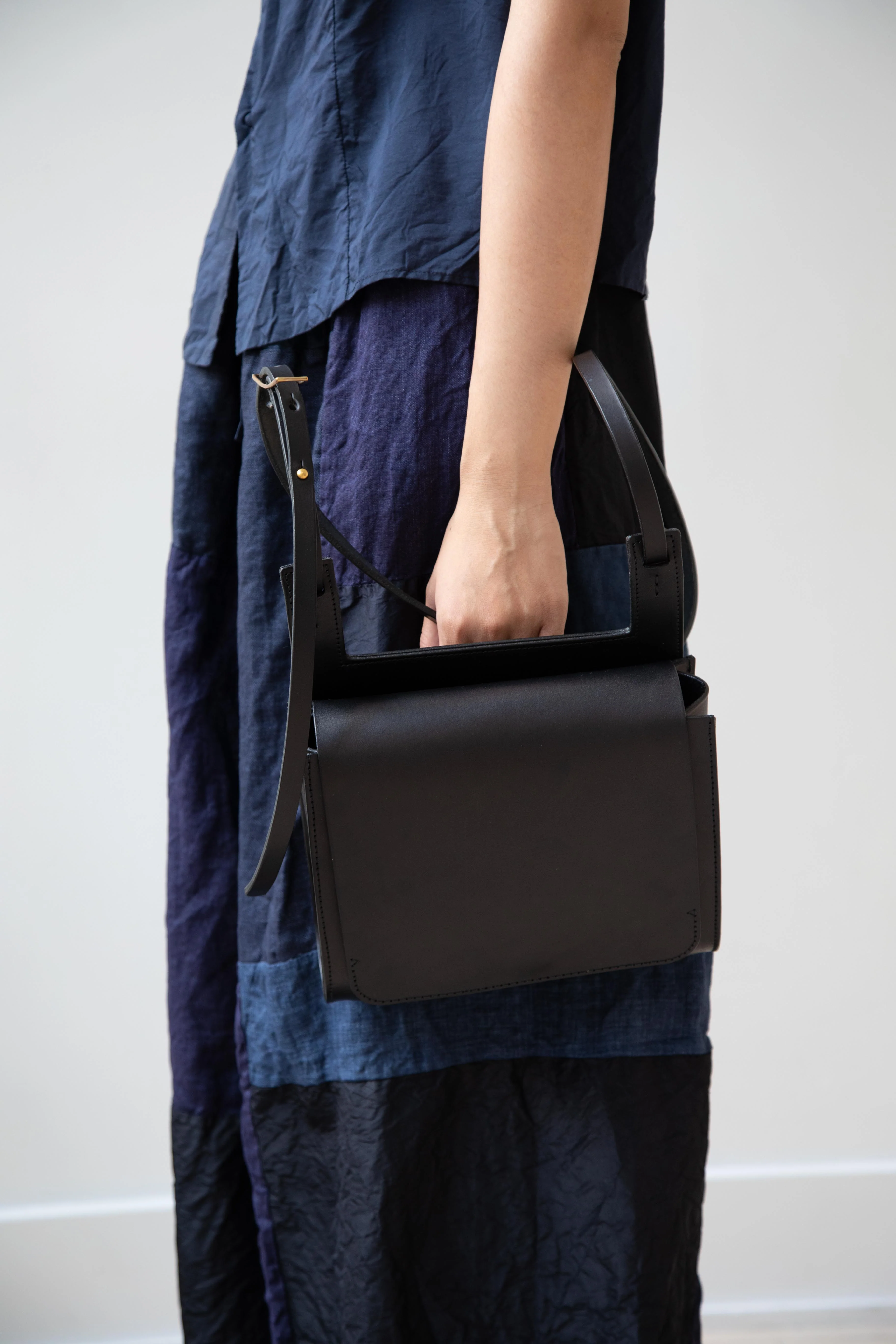 Melete | Reverie Messenger Bag in Black - Image 7