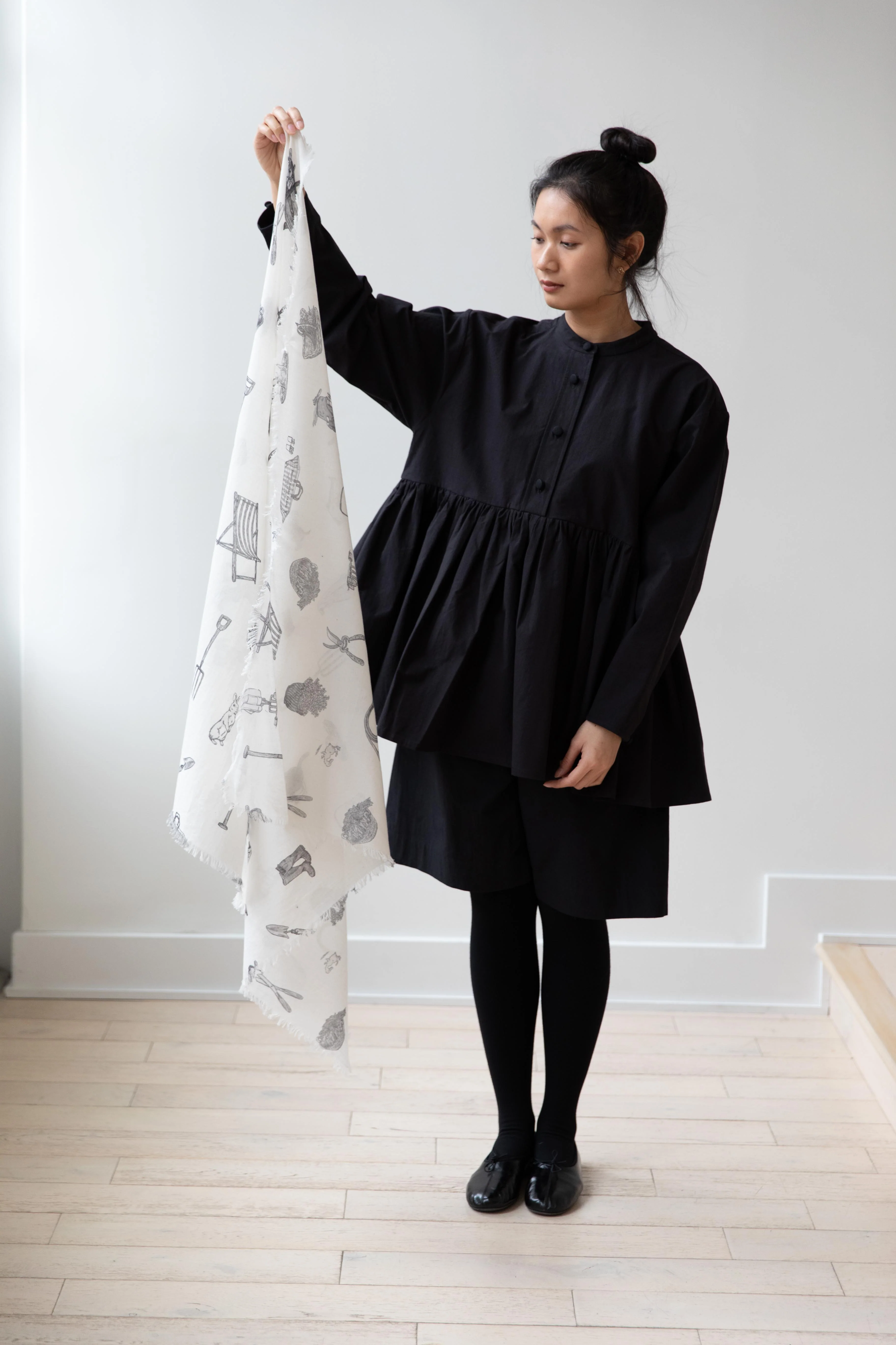 Old Man's Tailor | "Great Green Thumb" Gauze Shawl in Natural & Black - Image 7