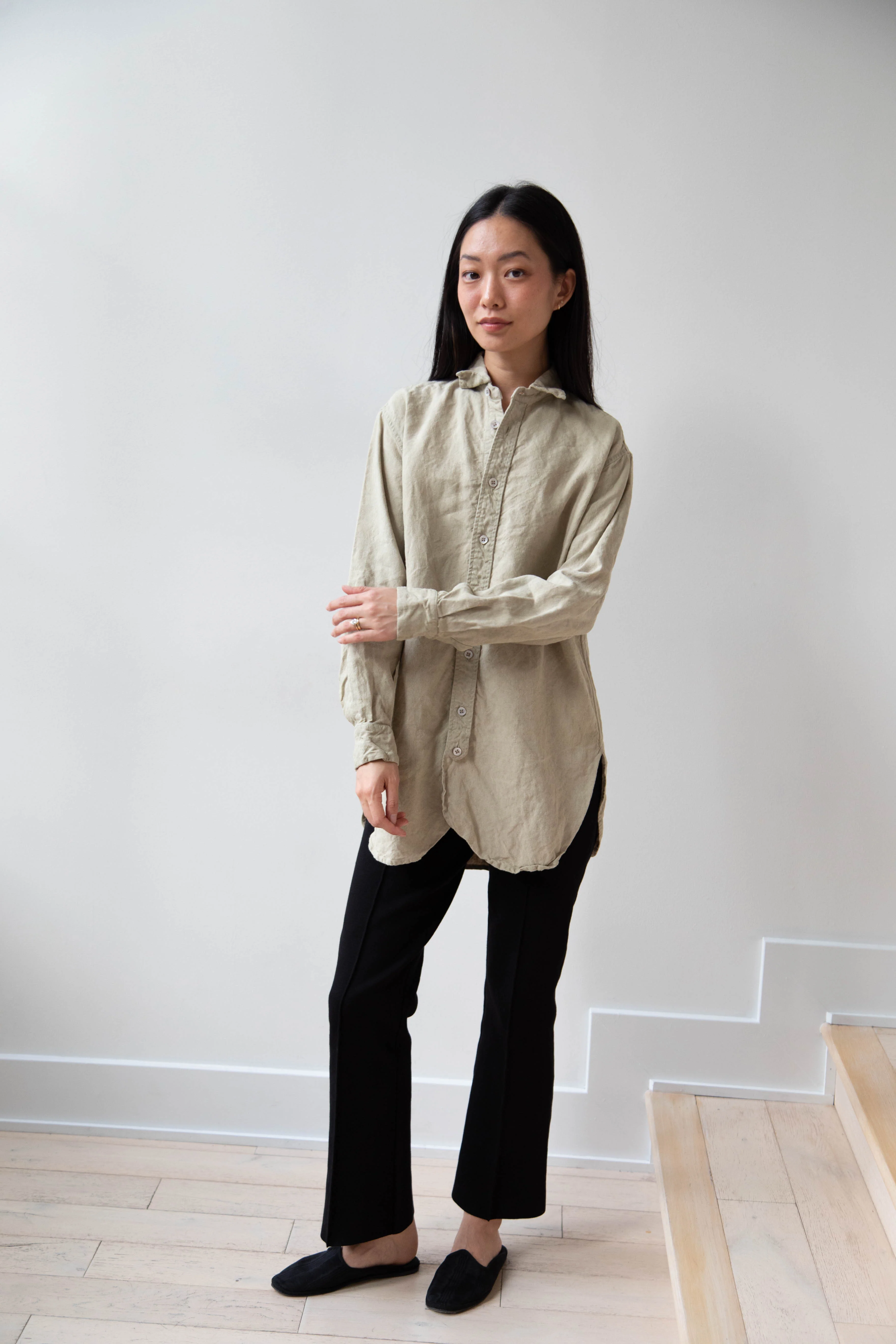 Oliver Church | Scallop Shirt in Olive Antique Linen - Image 2