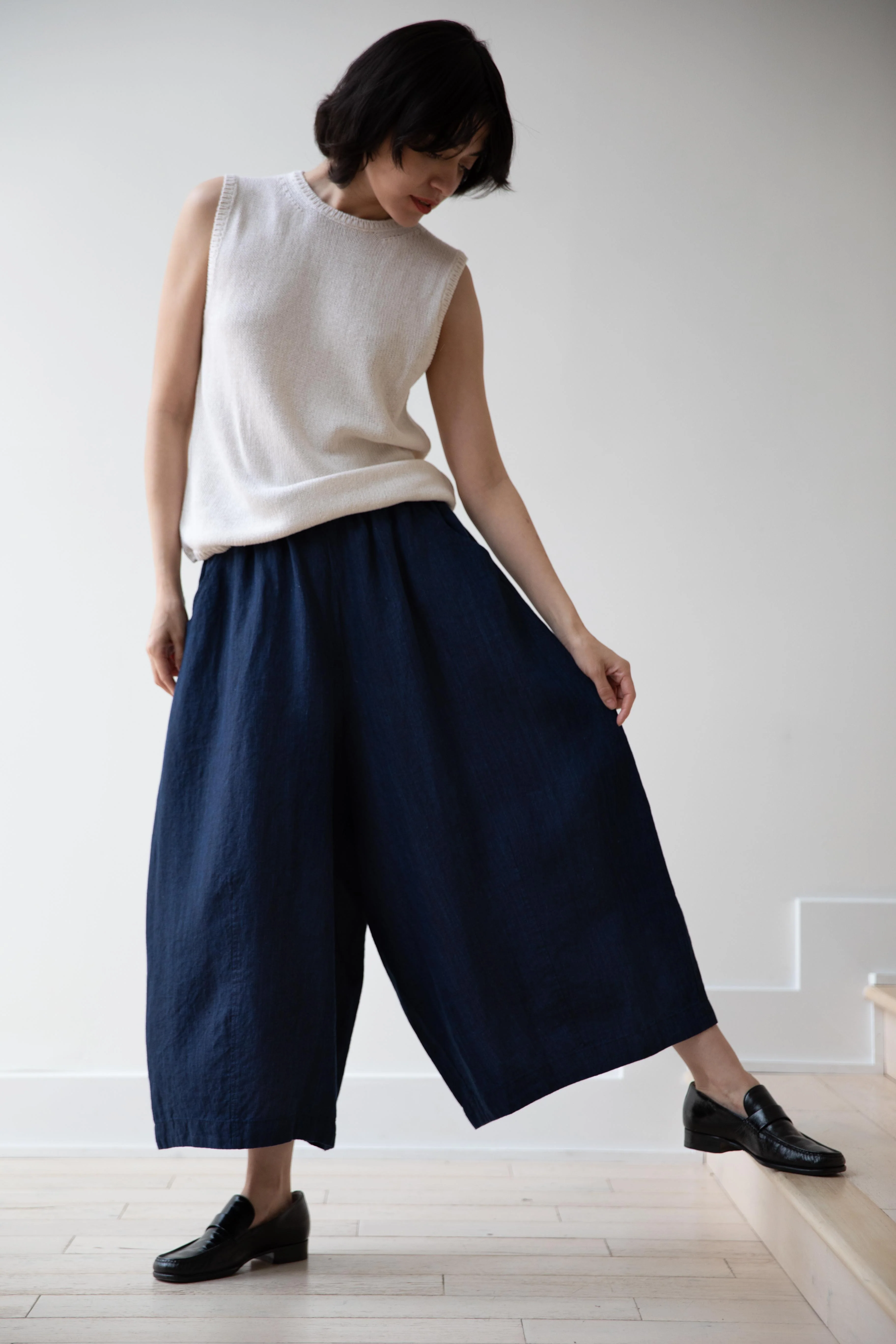 Pas de Calais | Linen Indigo Chambray Pants in Navy - Image 23