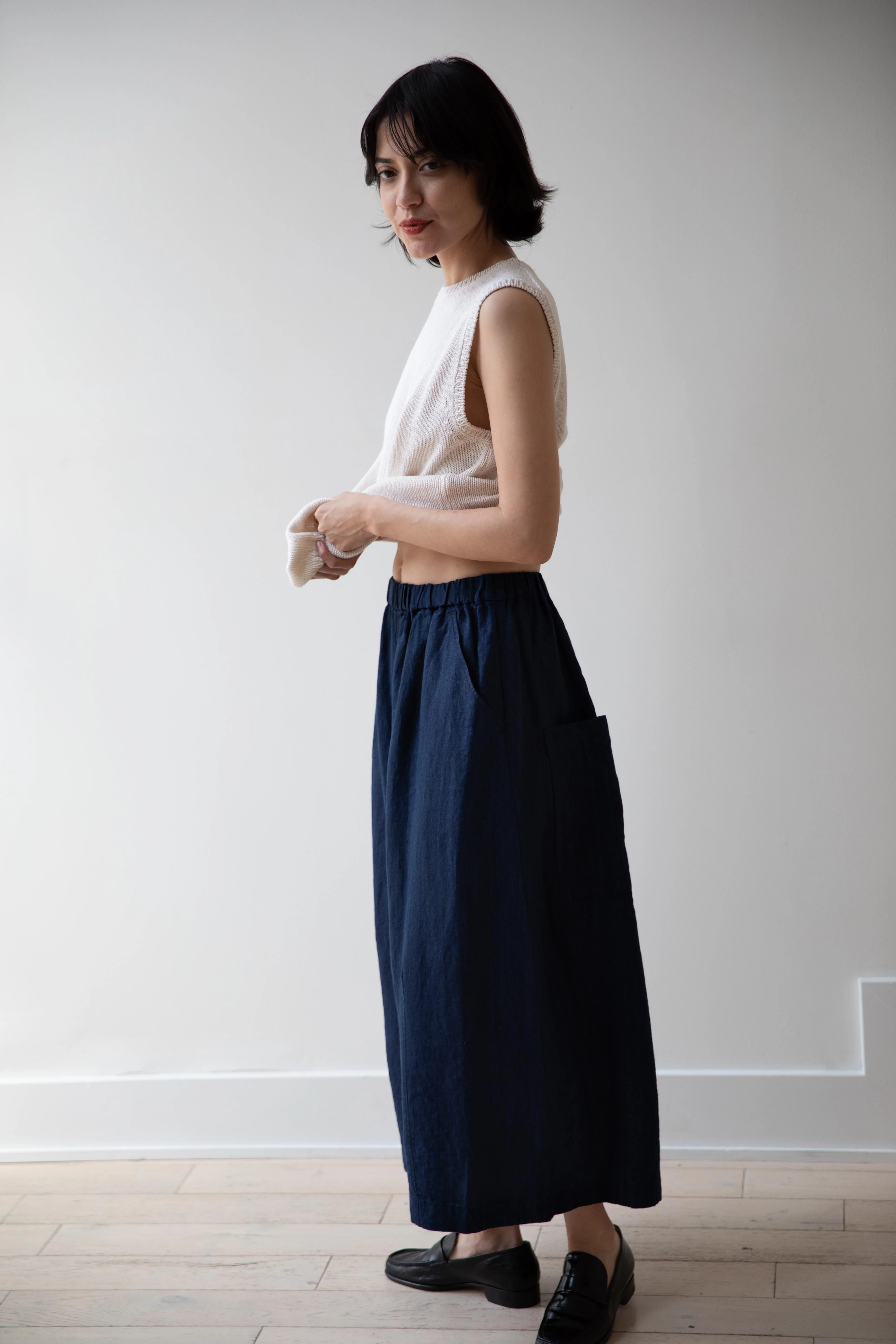 Pas de Calais | Linen Indigo Chambray Pants in Navy - Image 30