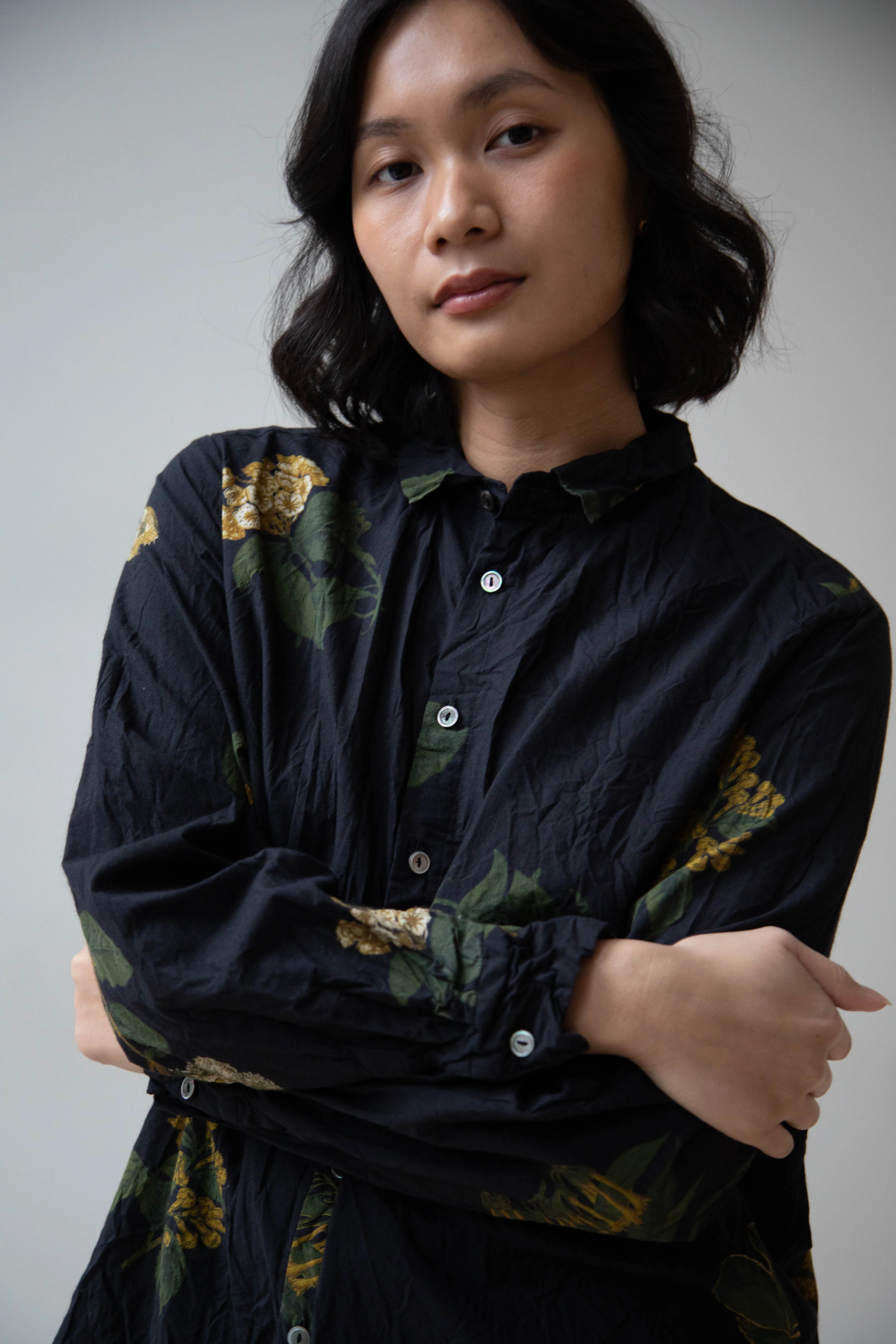Pas de Calais | Summer Botanical Print Blouse Black - Image 12