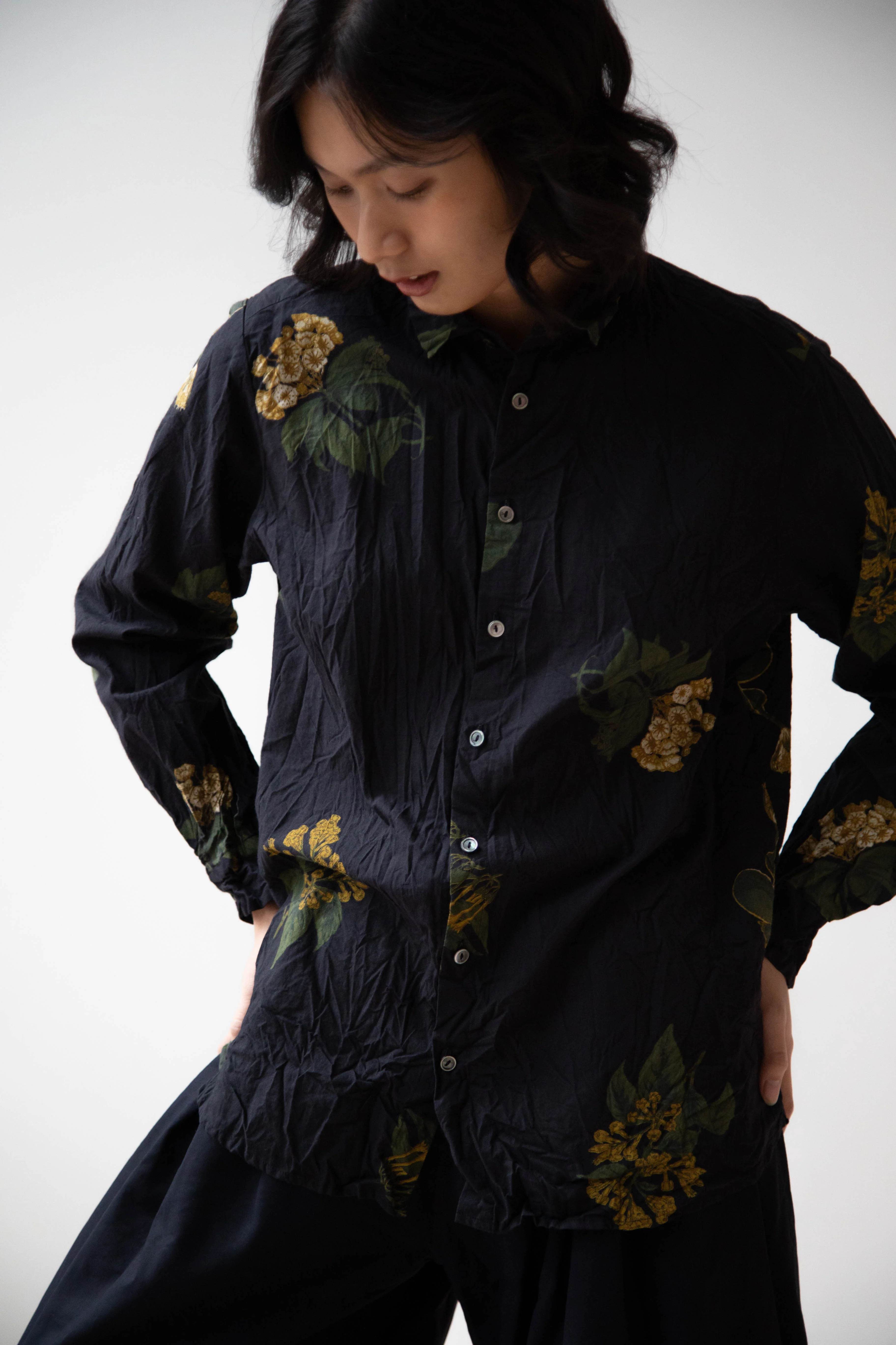 Pas de Calais | Summer Botanical Print Blouse Black - Image 8
