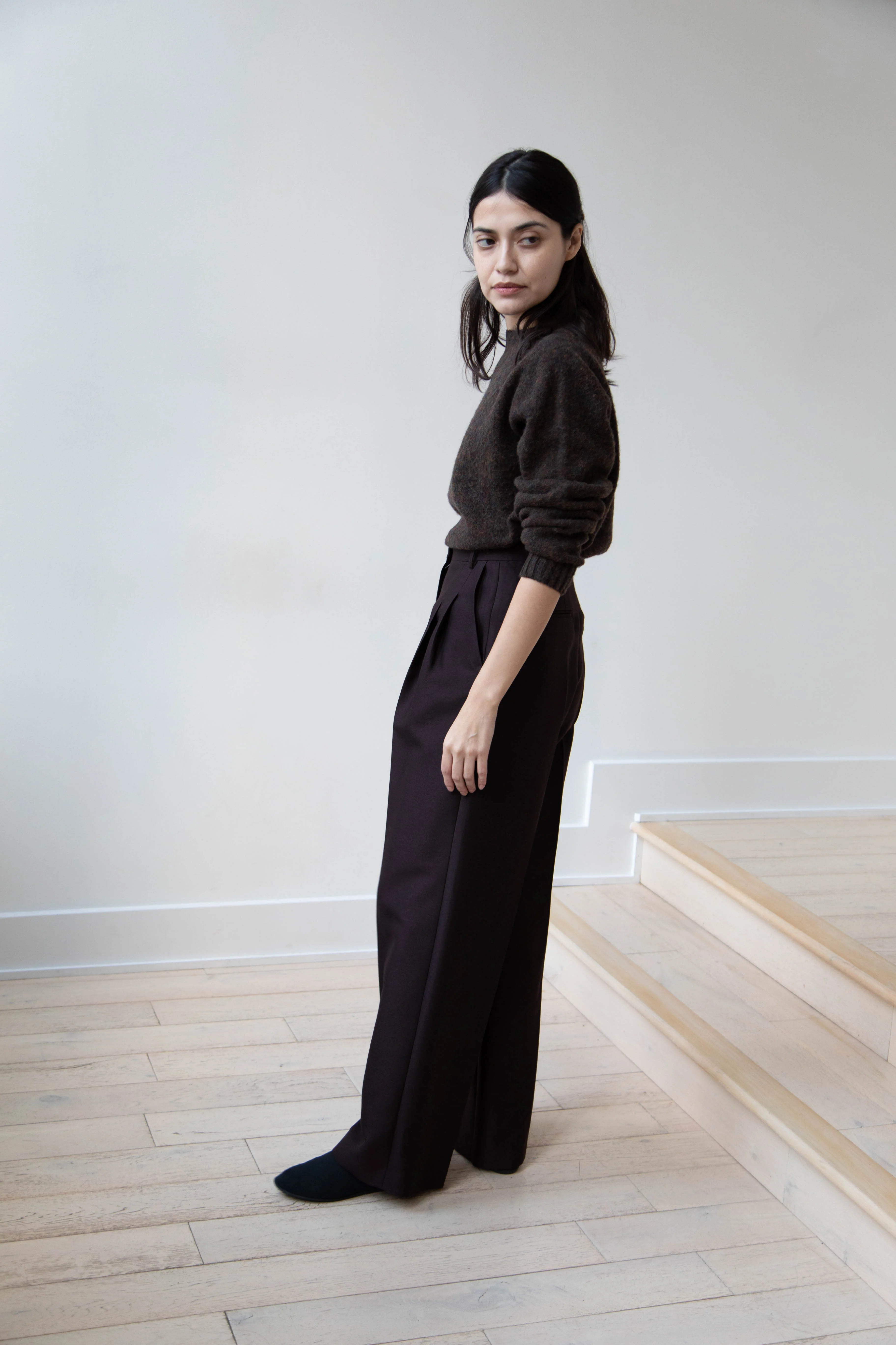 Sandbeige | Iris Pants in Dark Brown - Image 11