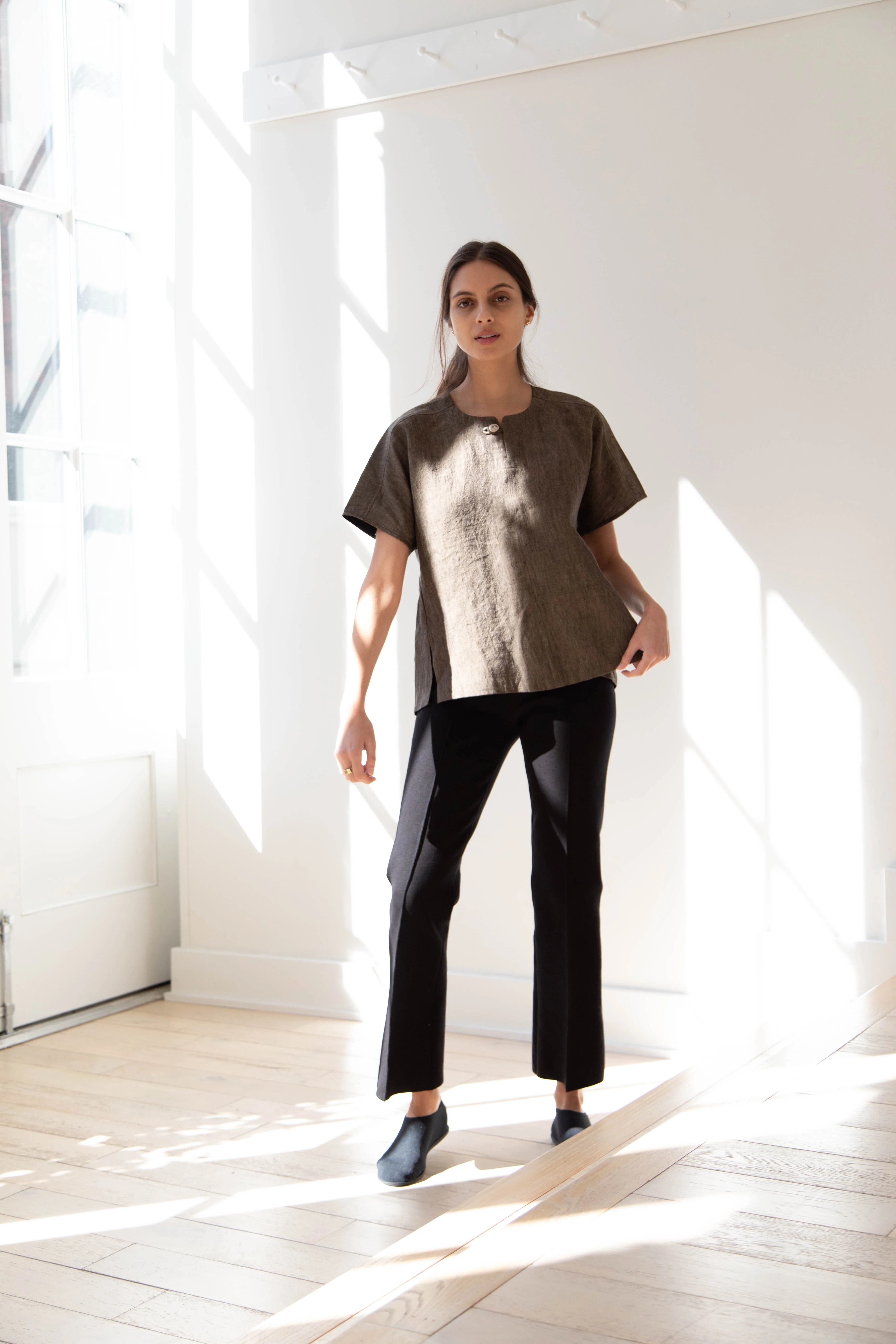 Seventyfive | Short Sleeve Top in Walnut Linen - Image 17