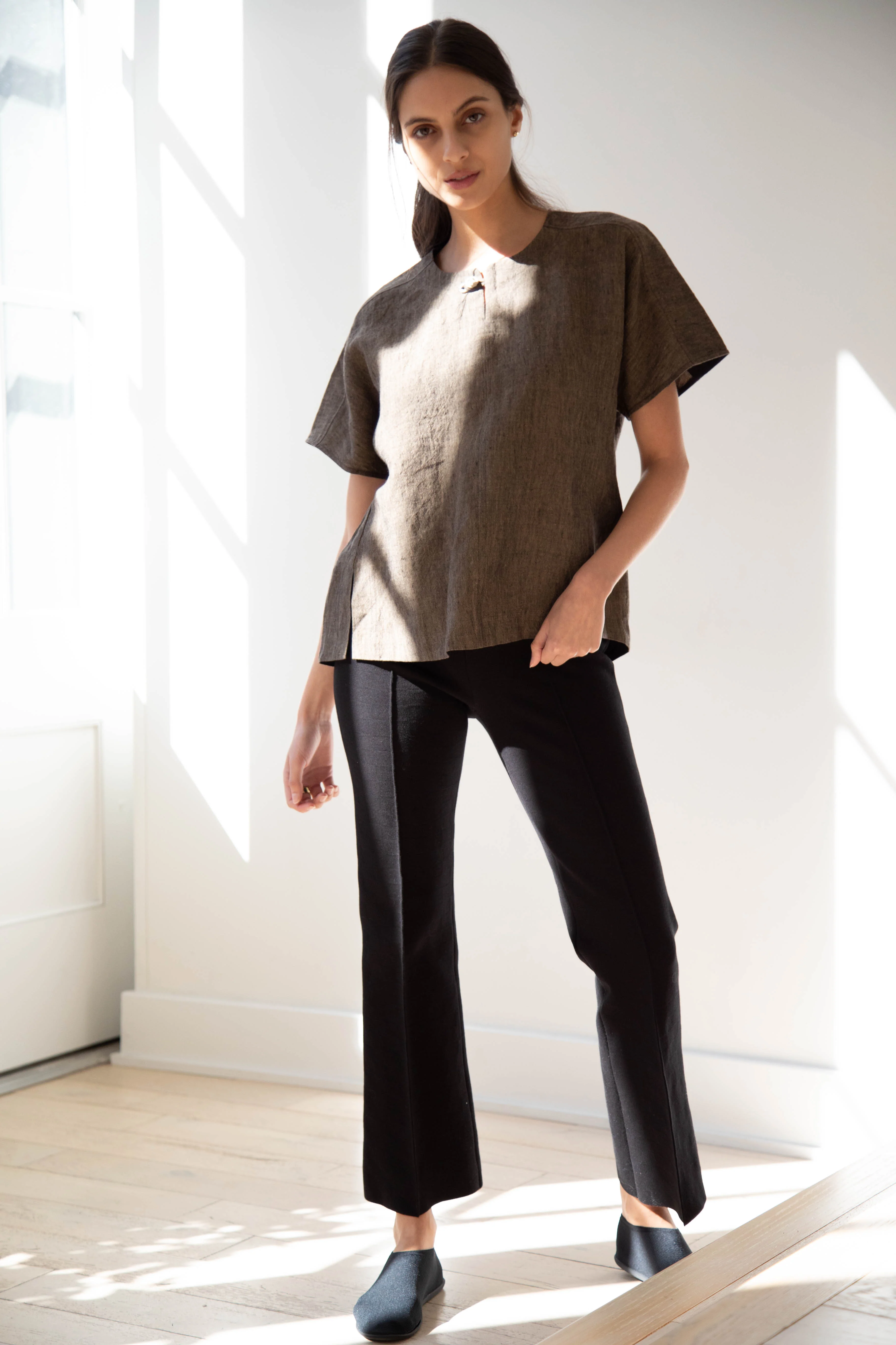 Seventyfive | Short Sleeve Top in Walnut Linen - Image 19