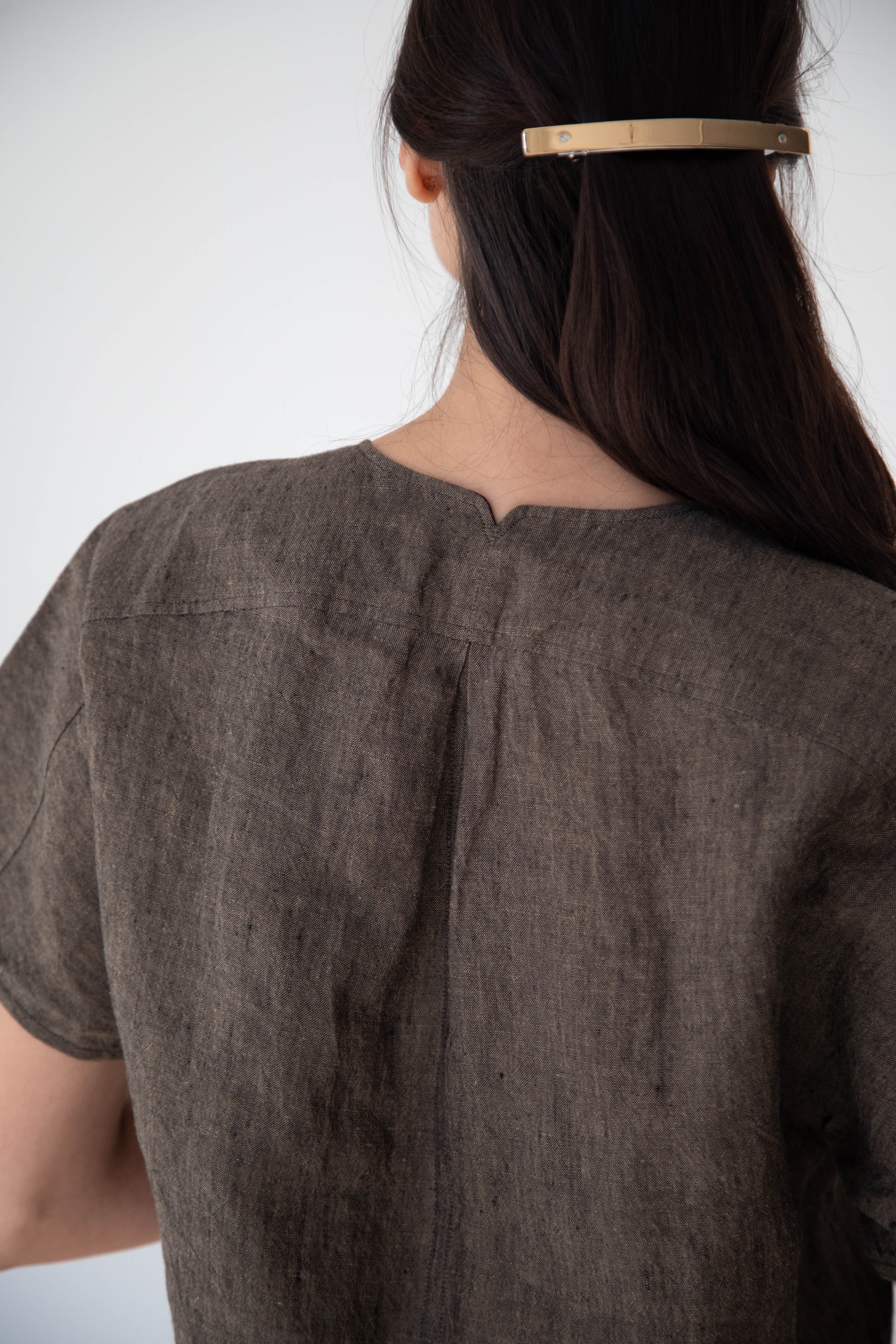 Seventyfive | Short Sleeve Top in Walnut Linen - Image 25
