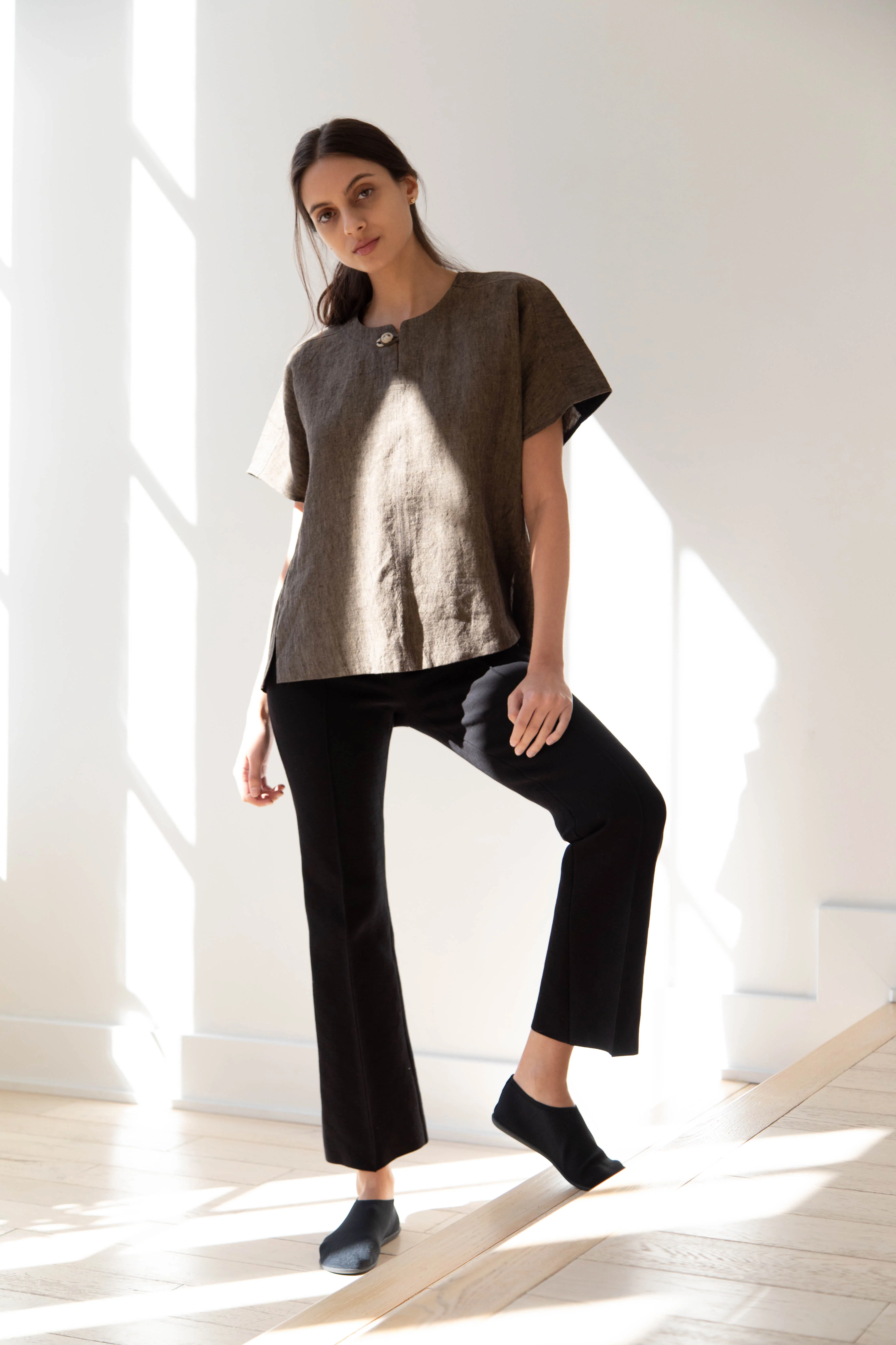 Seventyfive | Short Sleeve Top in Walnut Linen - Image 4