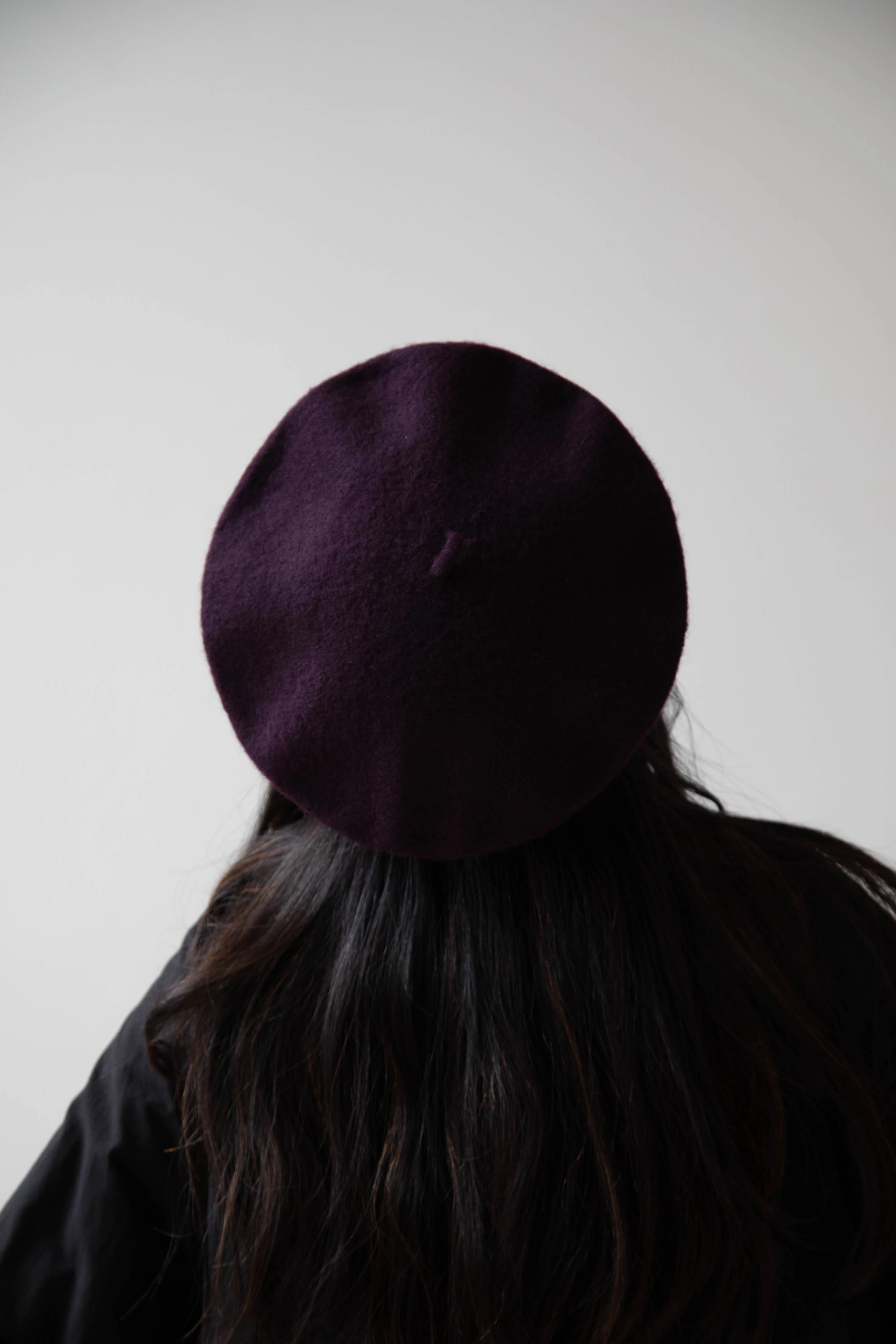 Signa 1925 | Felted Knit Beret in Plum - Image 8