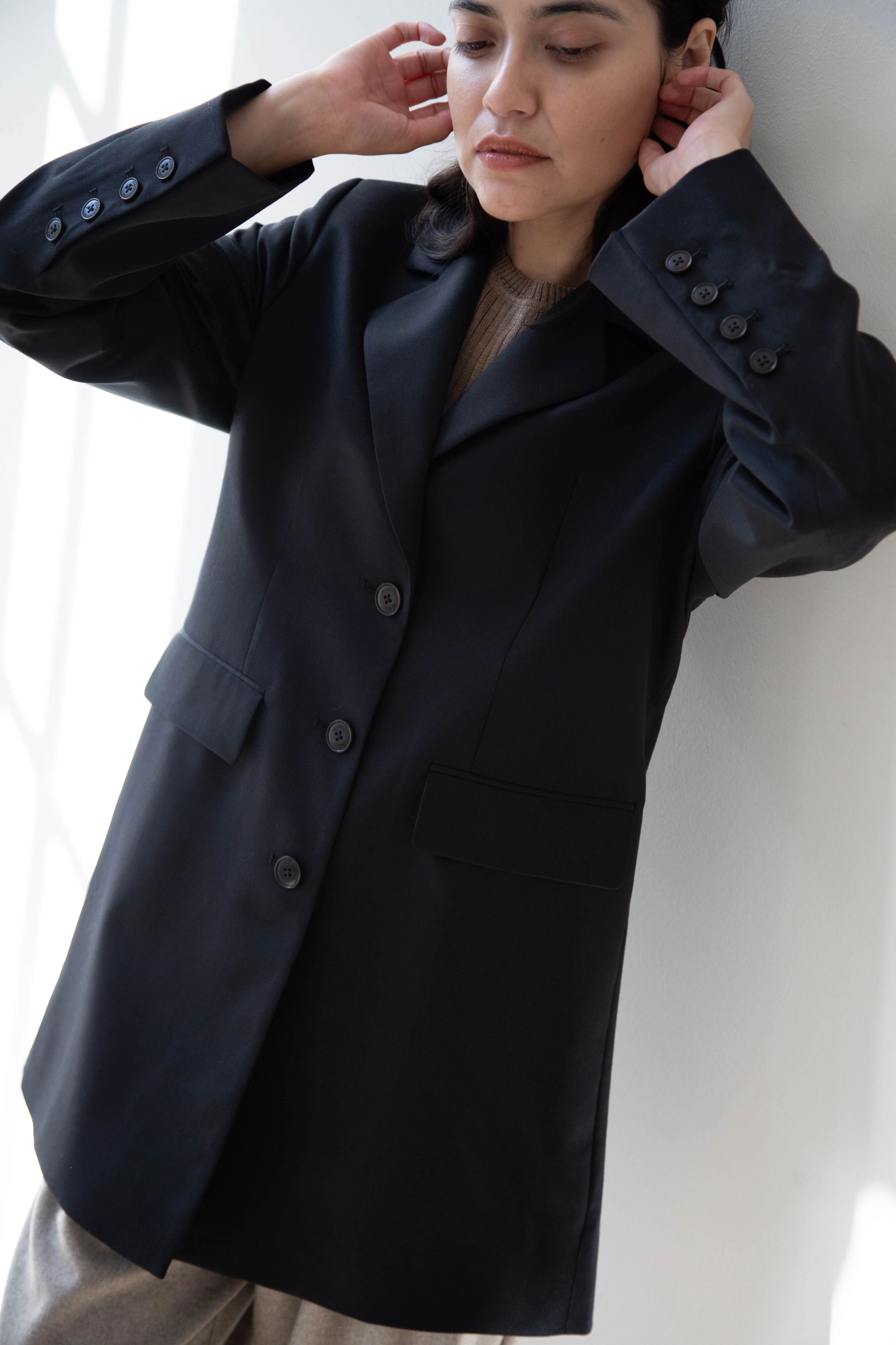 Skall | Peyton Blazer in Black - Image 24