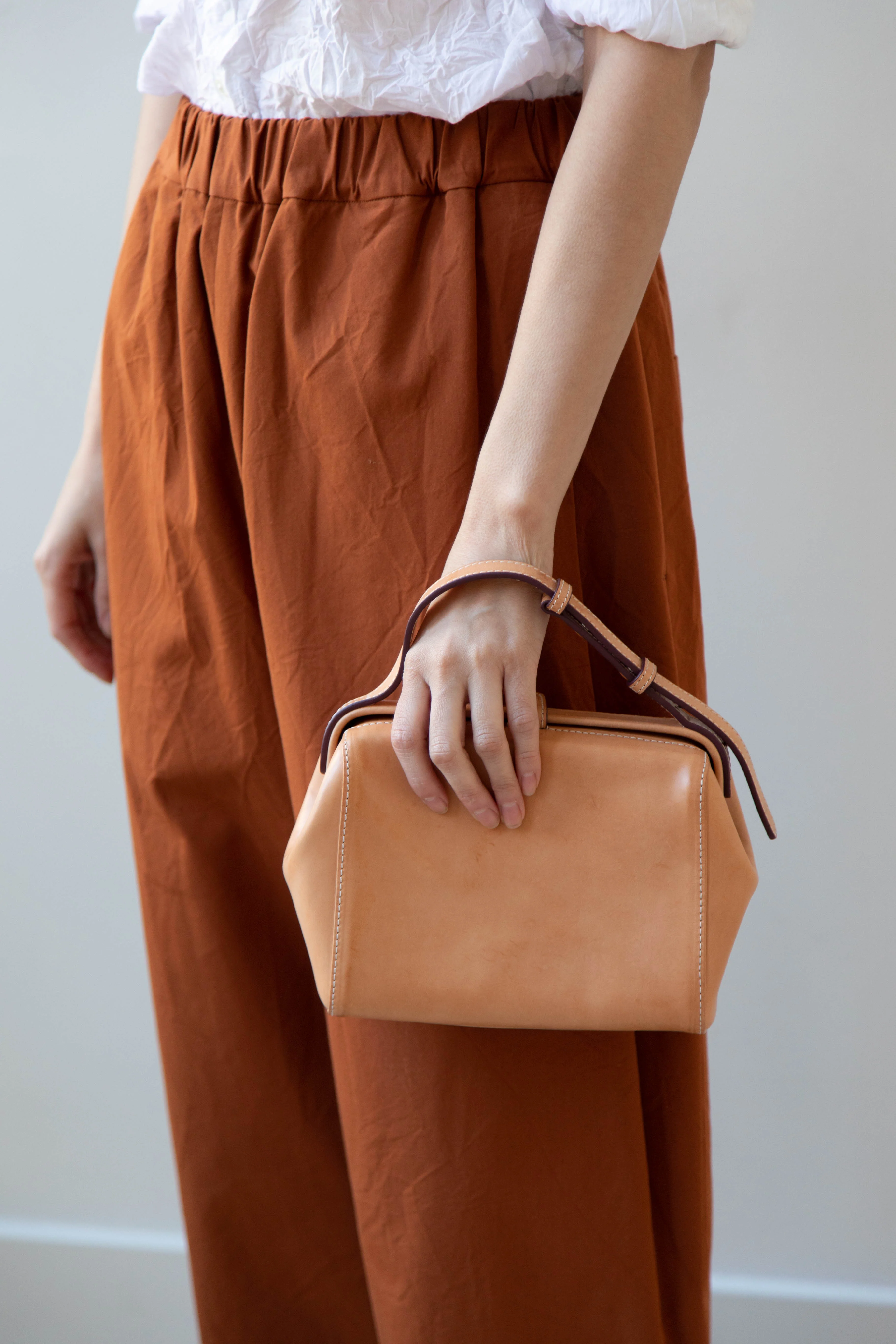 The Backward Vendor | Medicine Bag in Natural Leather - Image 3