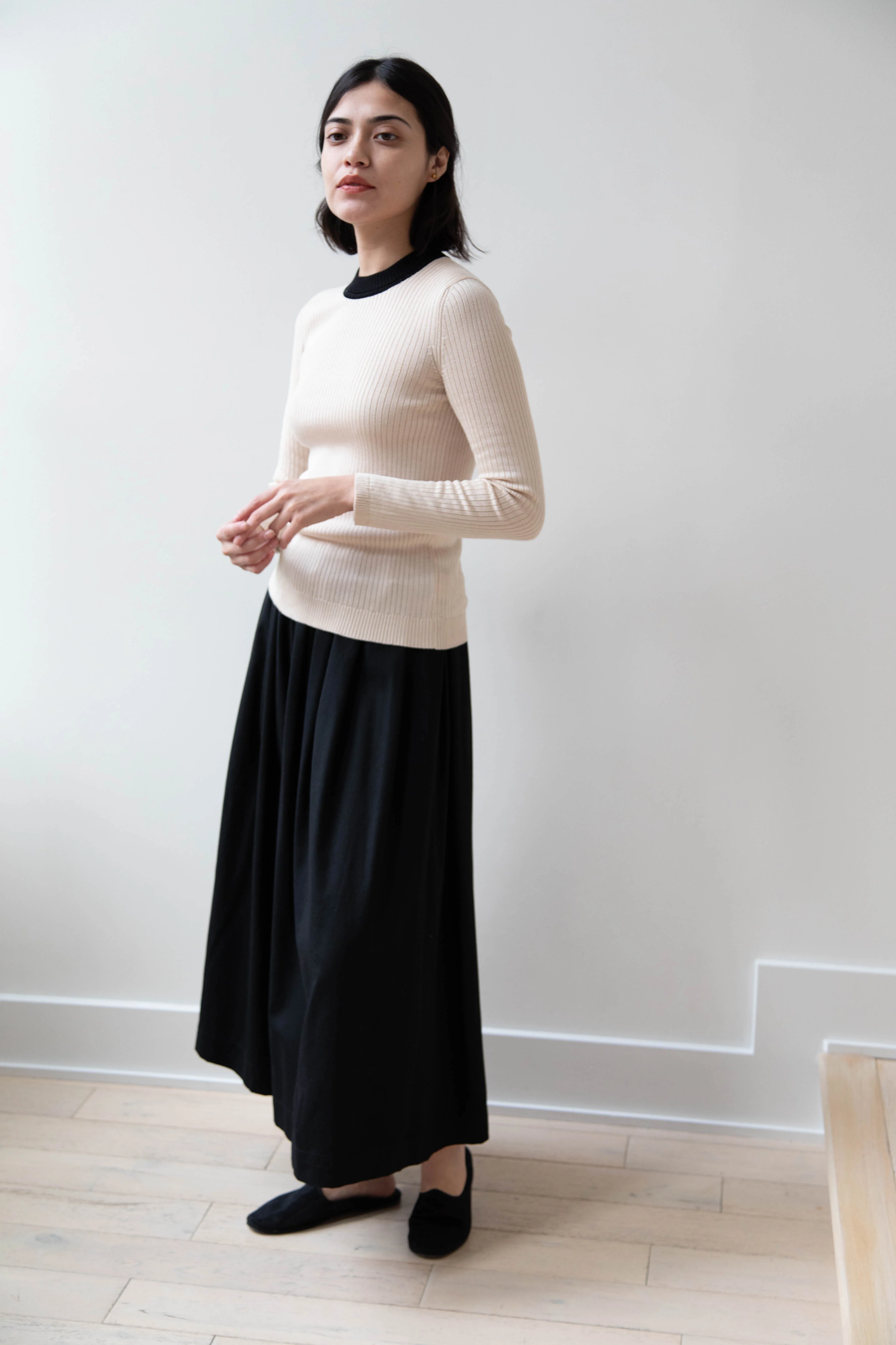 Une Heures | Longsleeve Contrast Mock Neck Top in Perle et Noir - Image 33