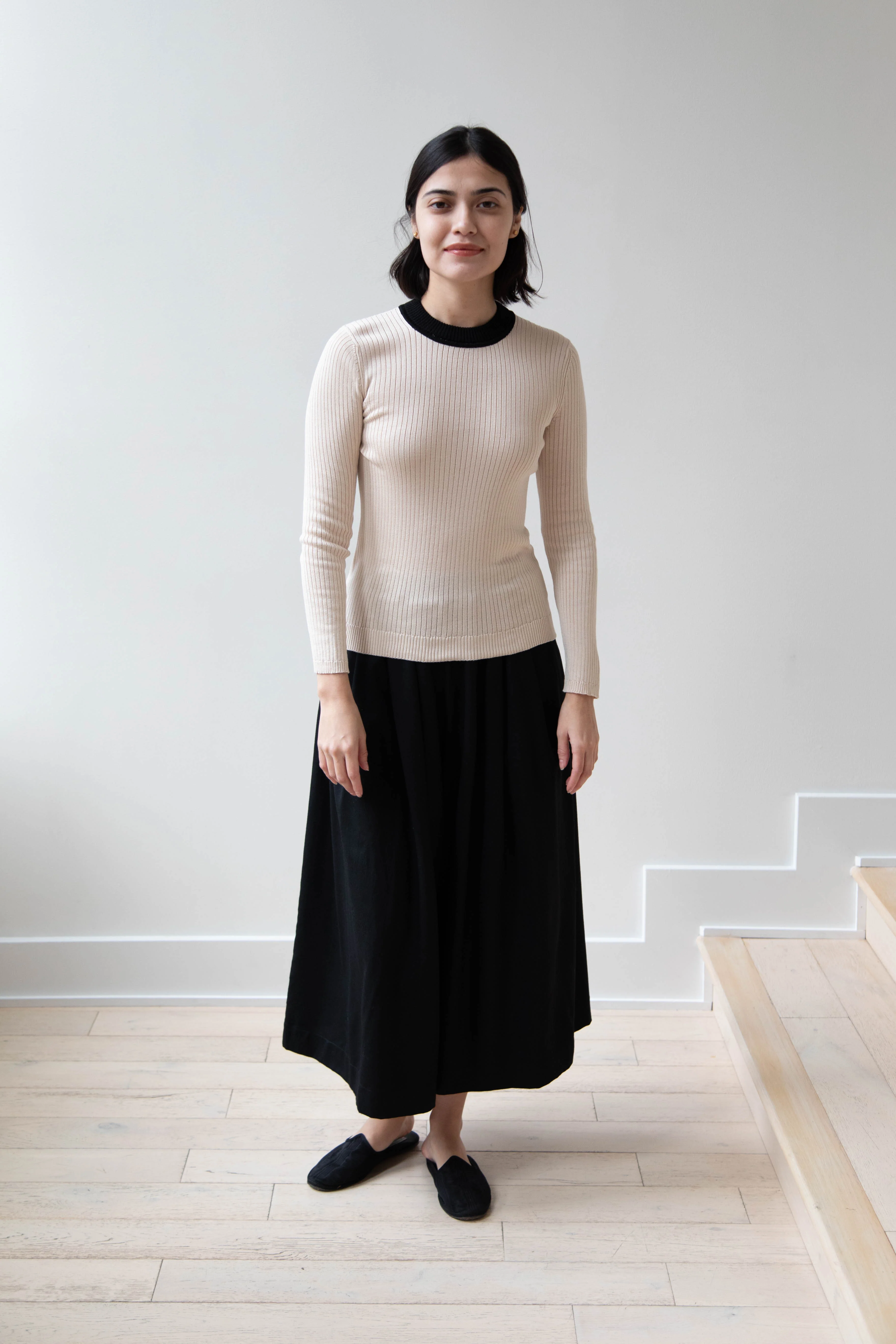 Une Heures | Longsleeve Contrast Mock Neck Top in Perle et Noir - Image 8