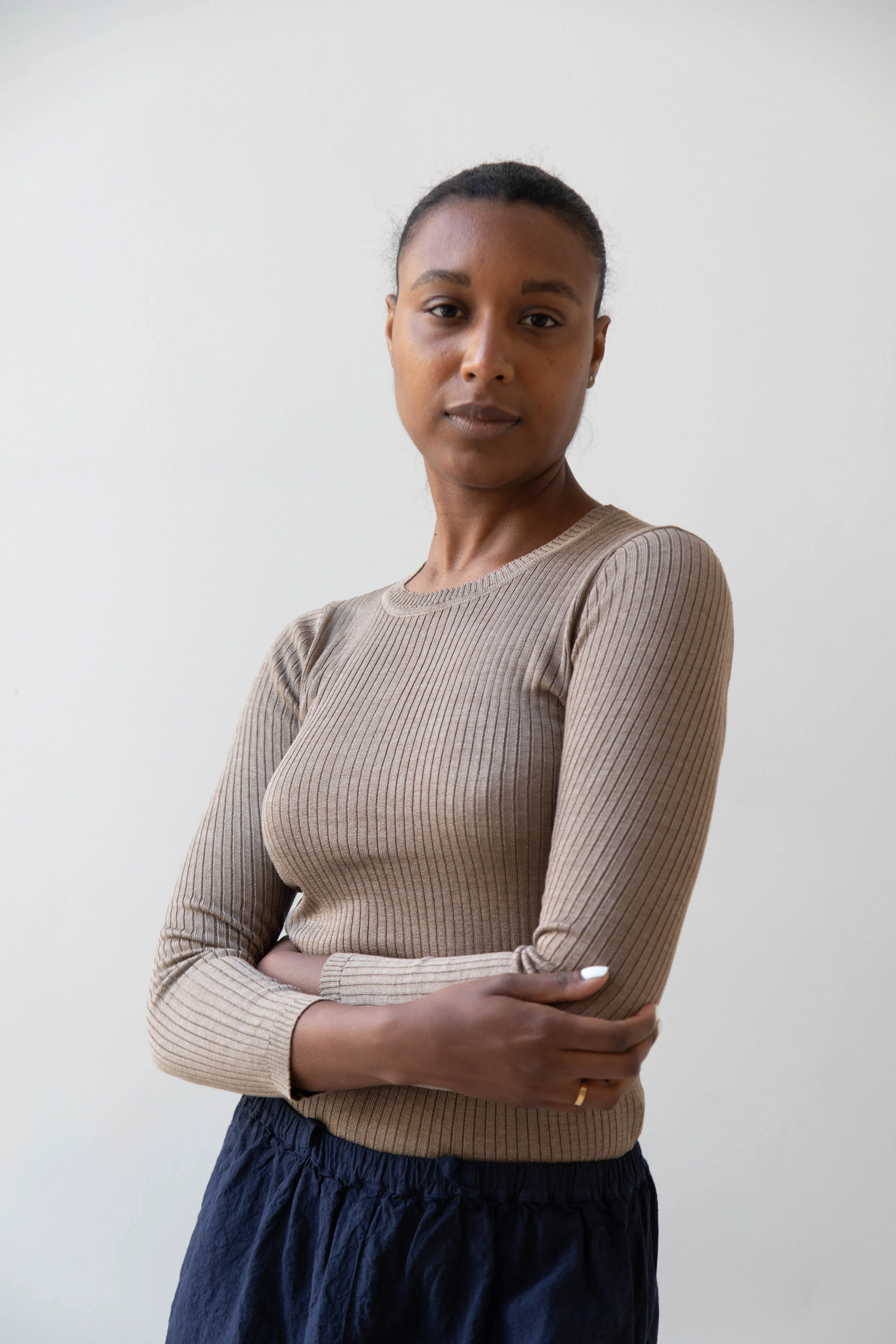 Une Heures | Long Sleeve Crew Neck in Gris - Image 19
