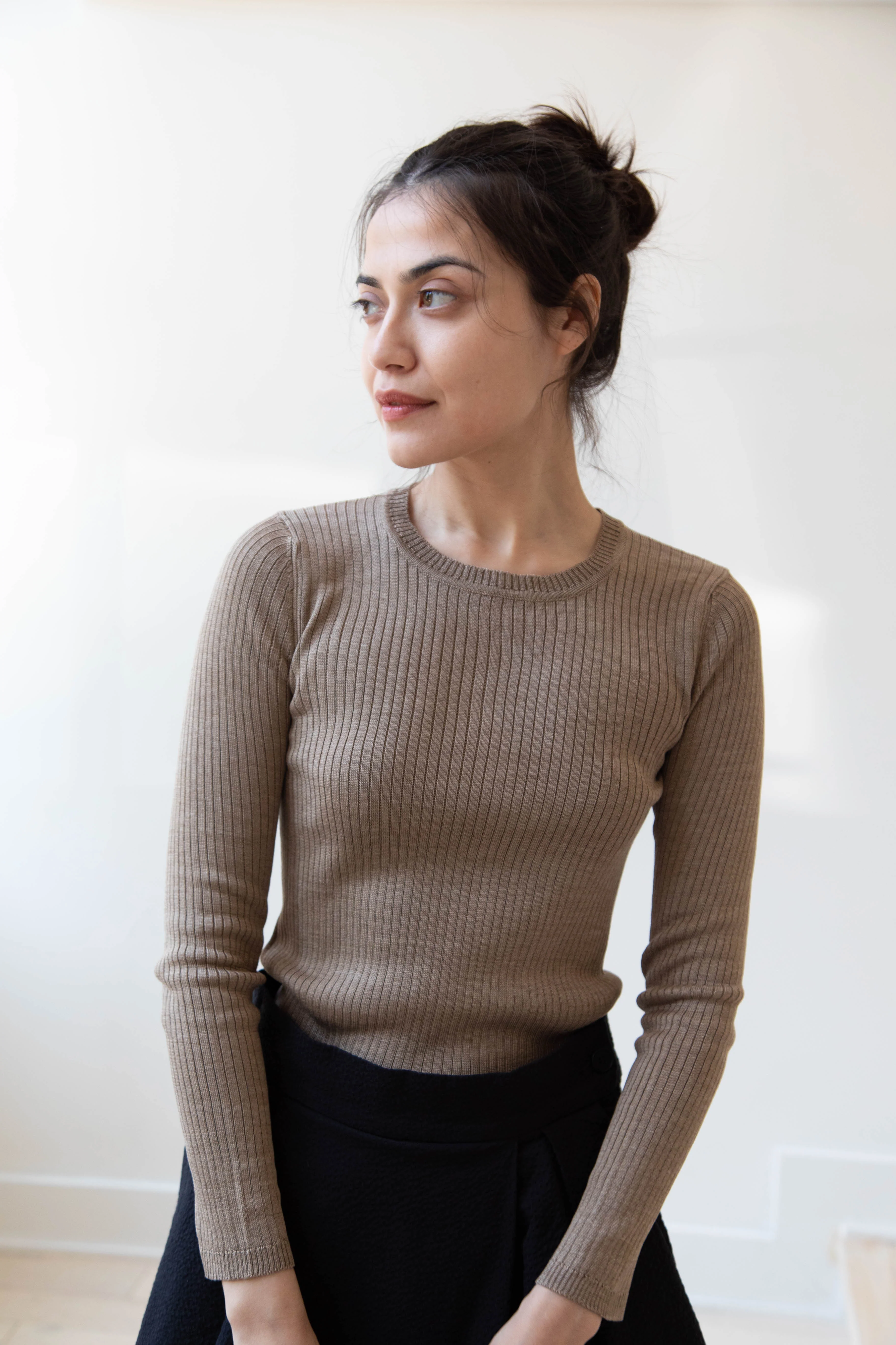 Une Heures | Long Sleeve Crew Neck in Gris - Image 41