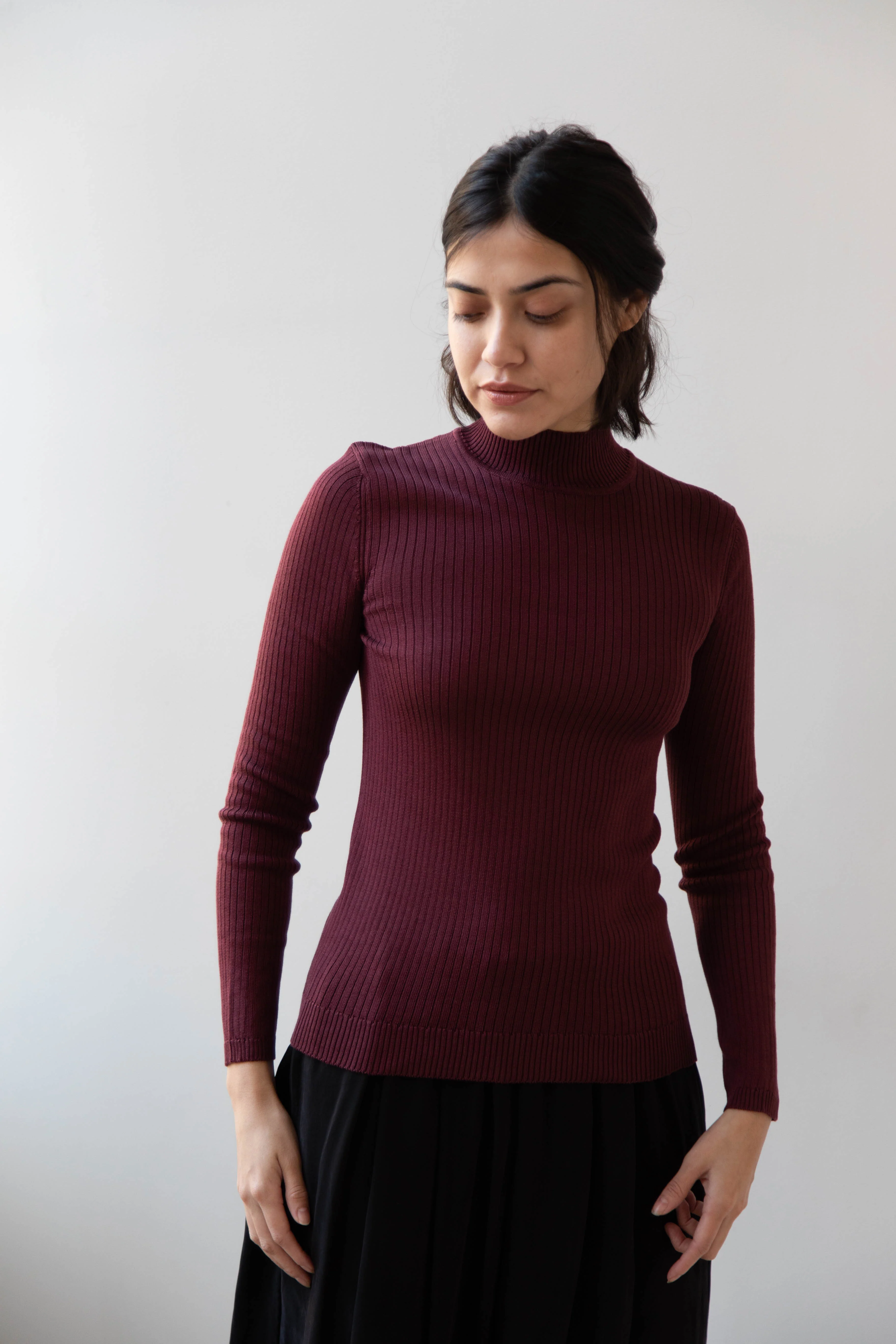Une Heures | Long Sleeve Mock Neck in Bordeaux - Image 20