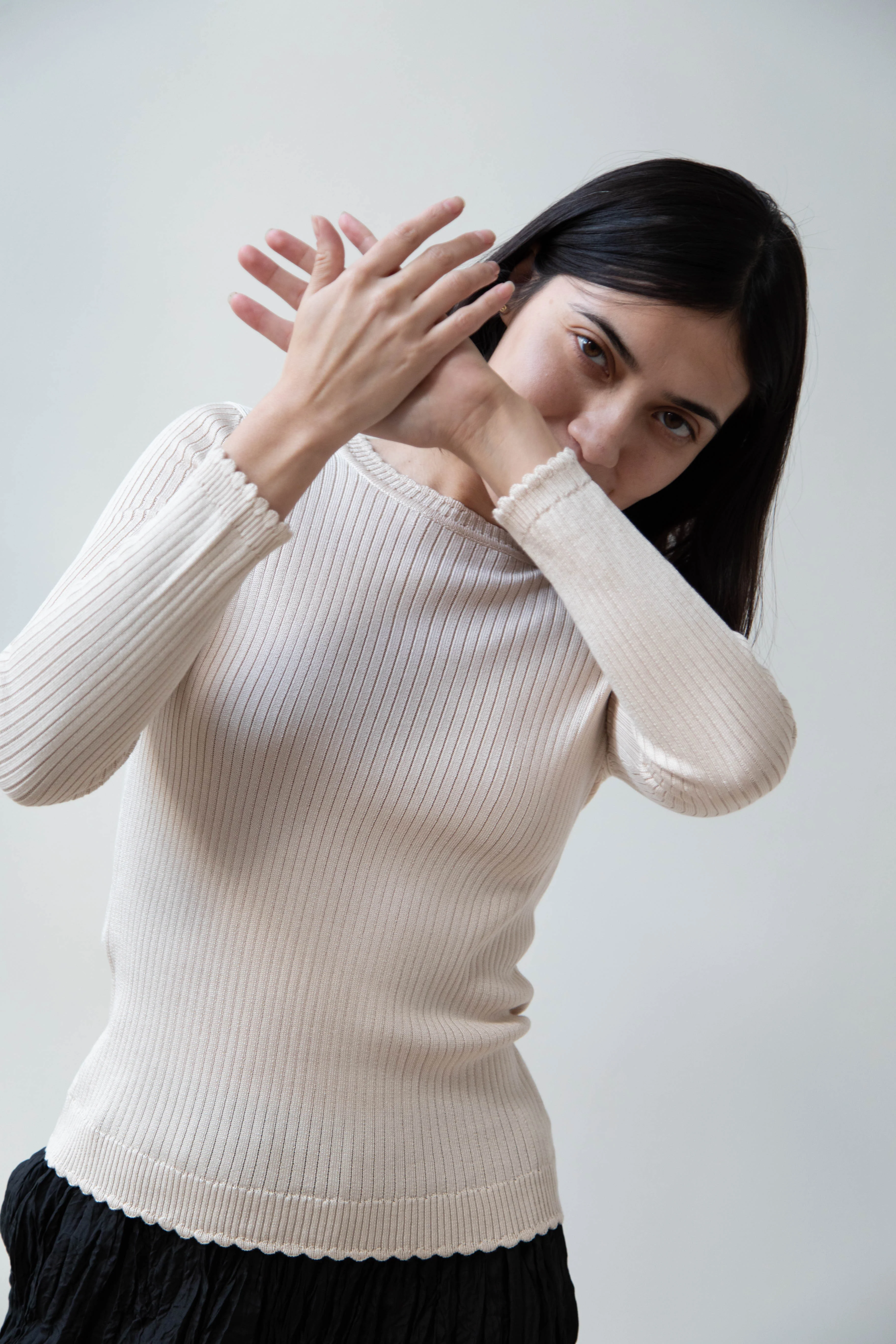 Une Heures | Long Sleeve Scallop Top in Perle - Image 4