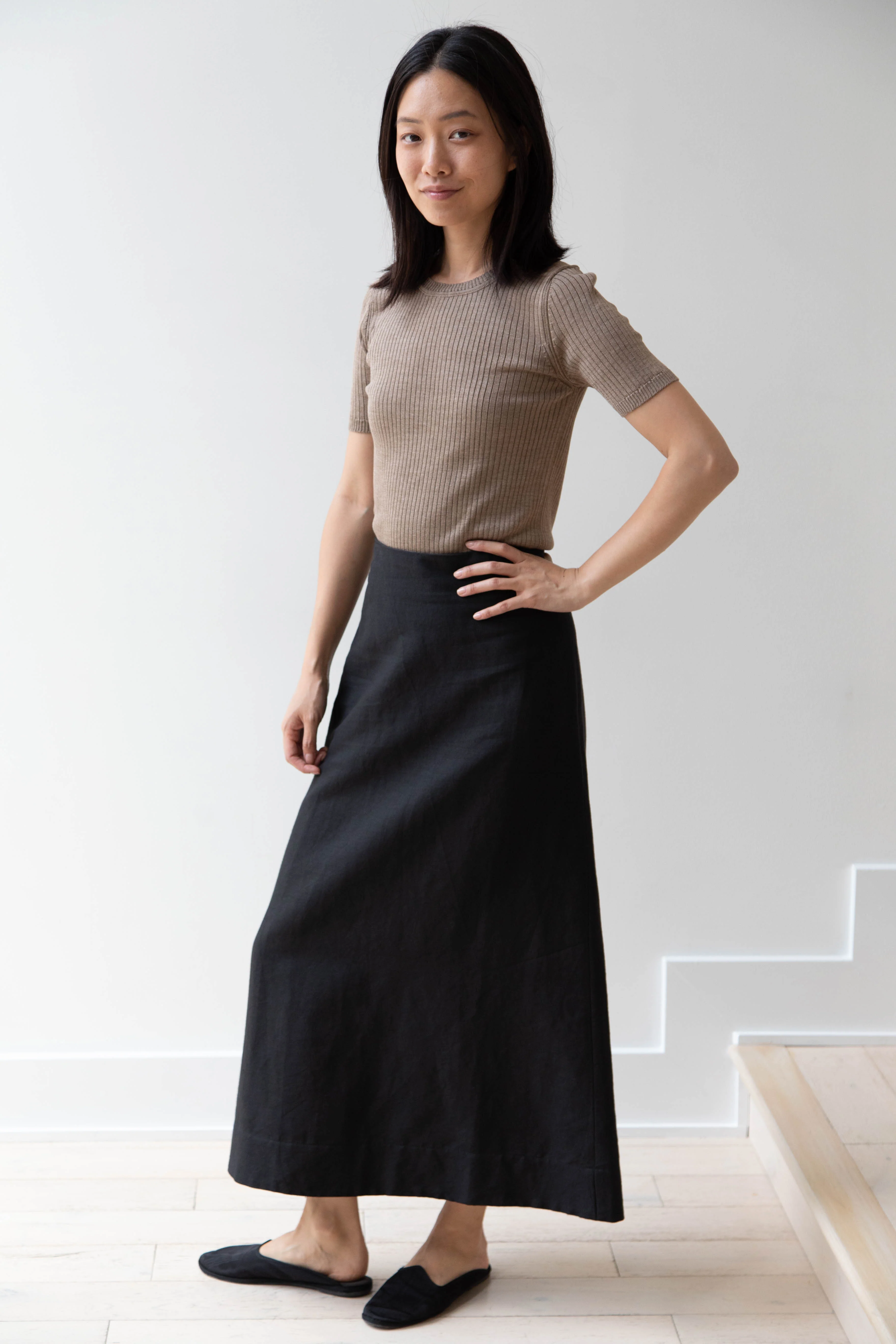 Une Heures | Short Sleeve Crew Neck in Gris - Image 5