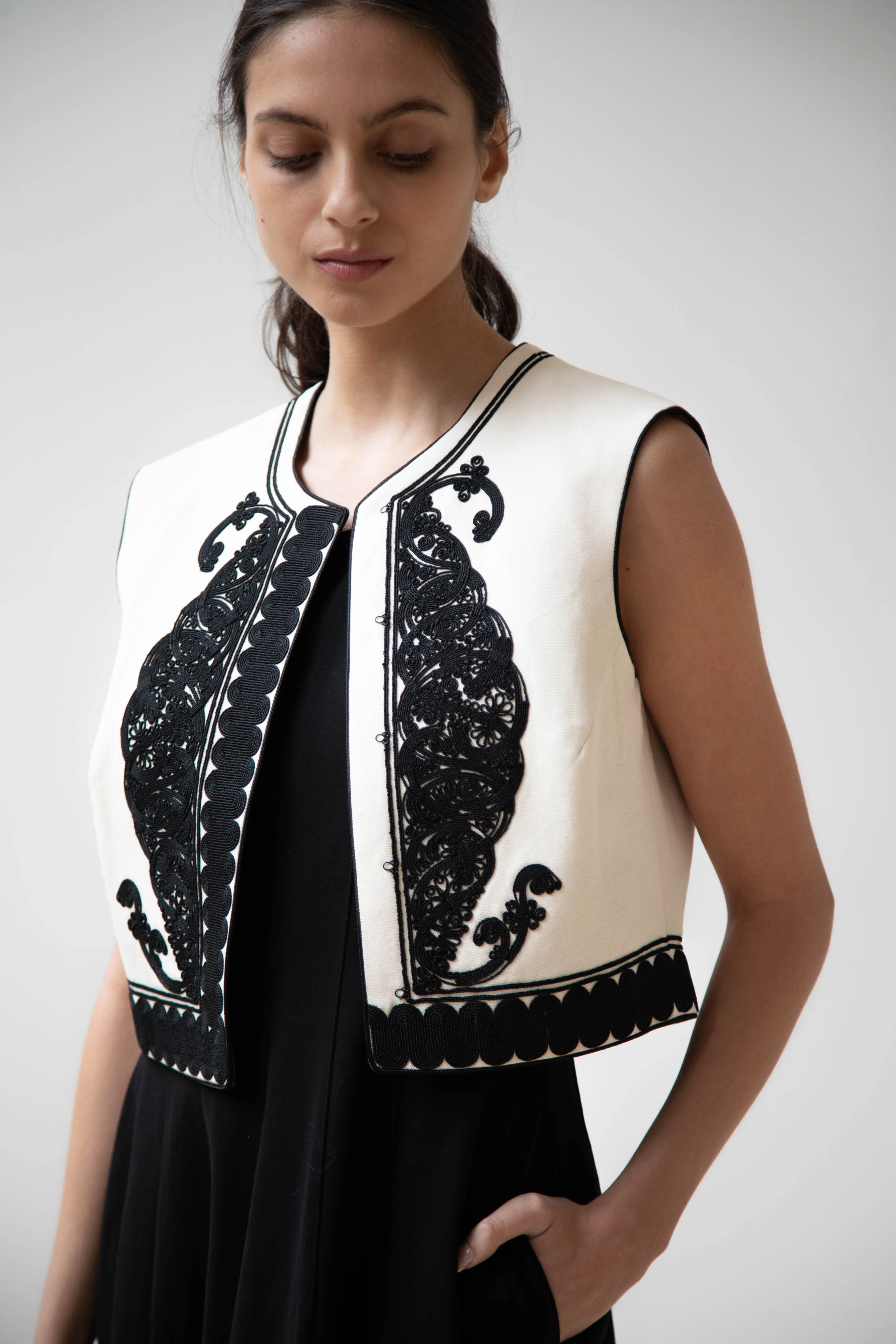 Zeus & Dione | Kymata Vest in Ivory - Image 25